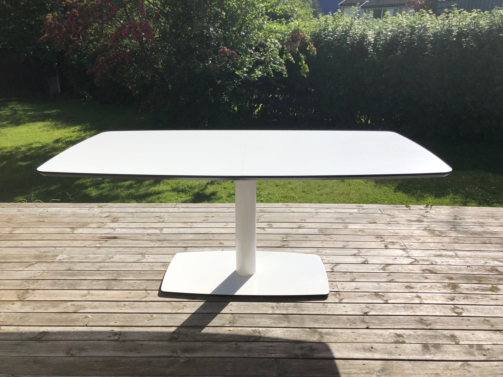 Stilrent og moderne spisebord fra Bolia | FINN.no Stilrent og moderne spisebord fra Bolia | FINN.no