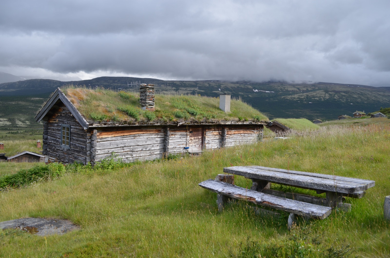 Enkelt møblement ute Galleribilde