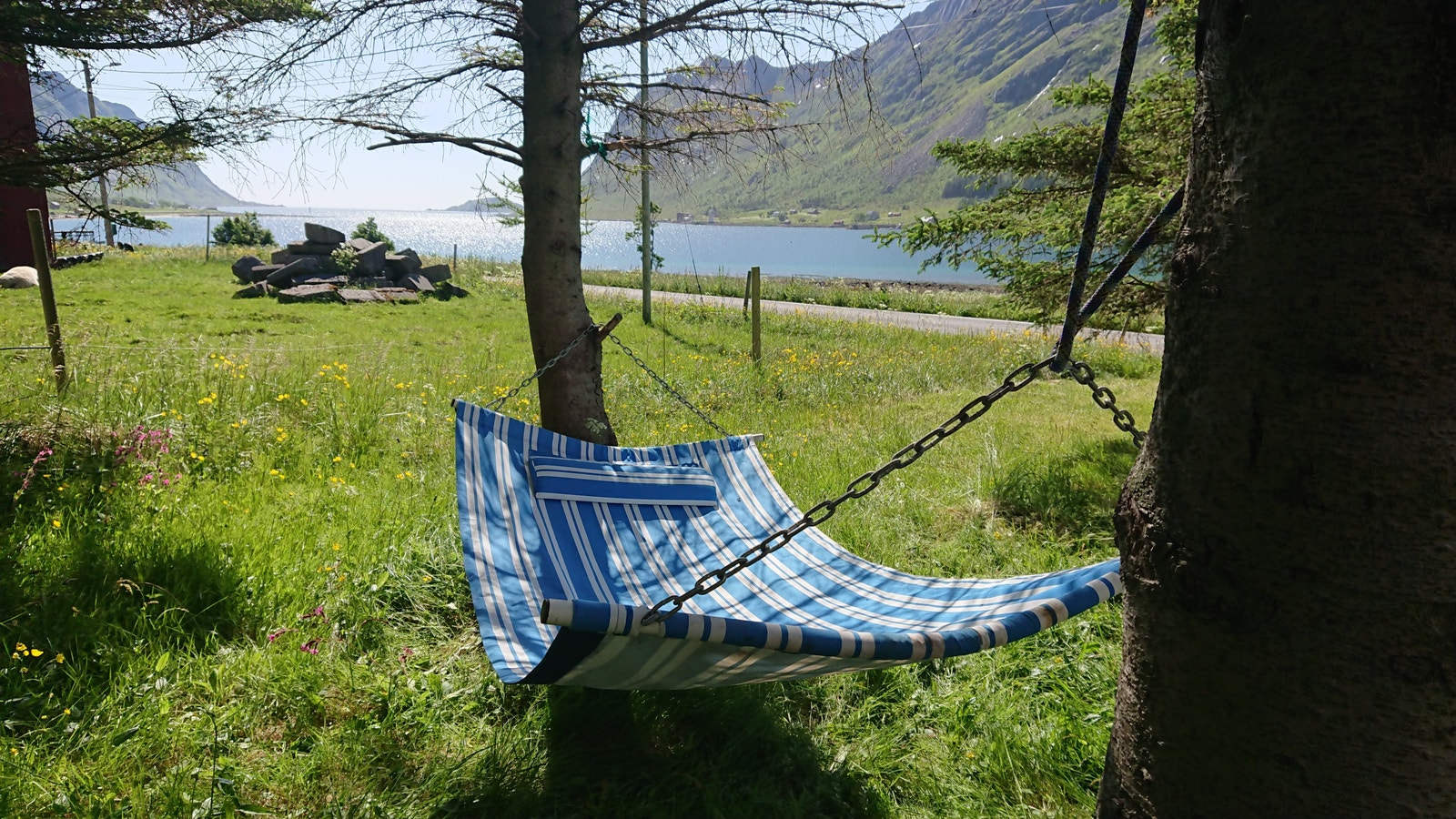herlig avslapping i hagen Galleribilde