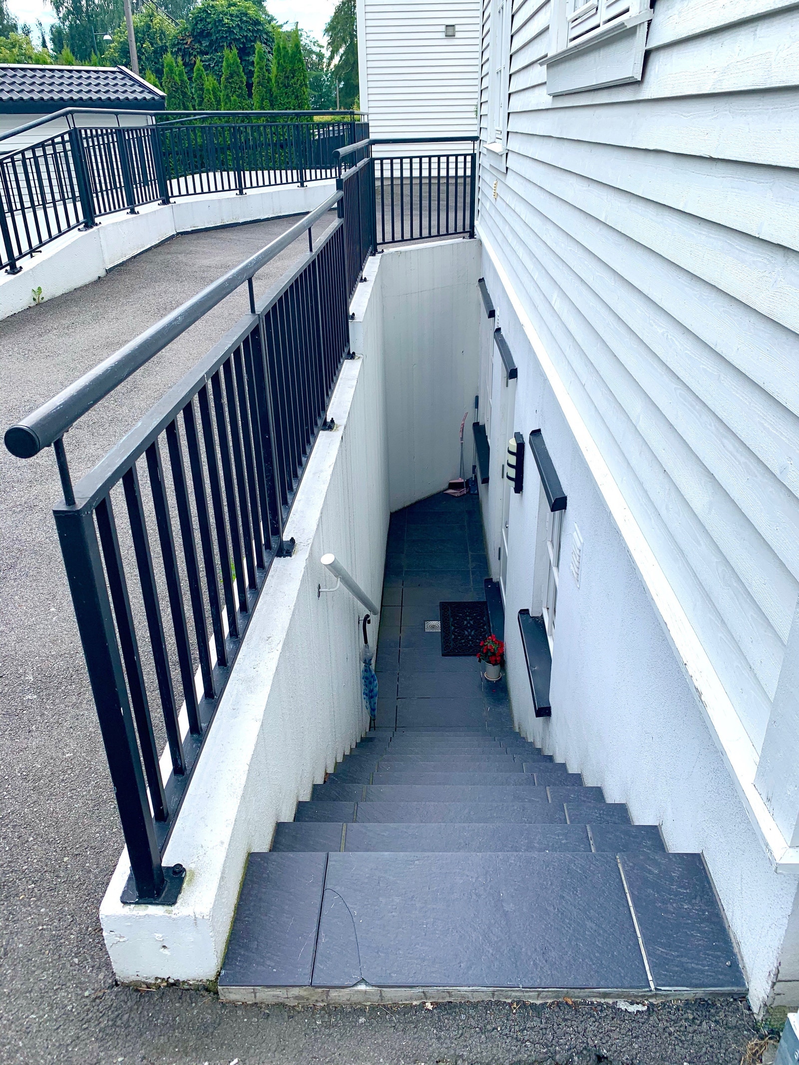 Inngangsparti til egen inngang Galleribilde