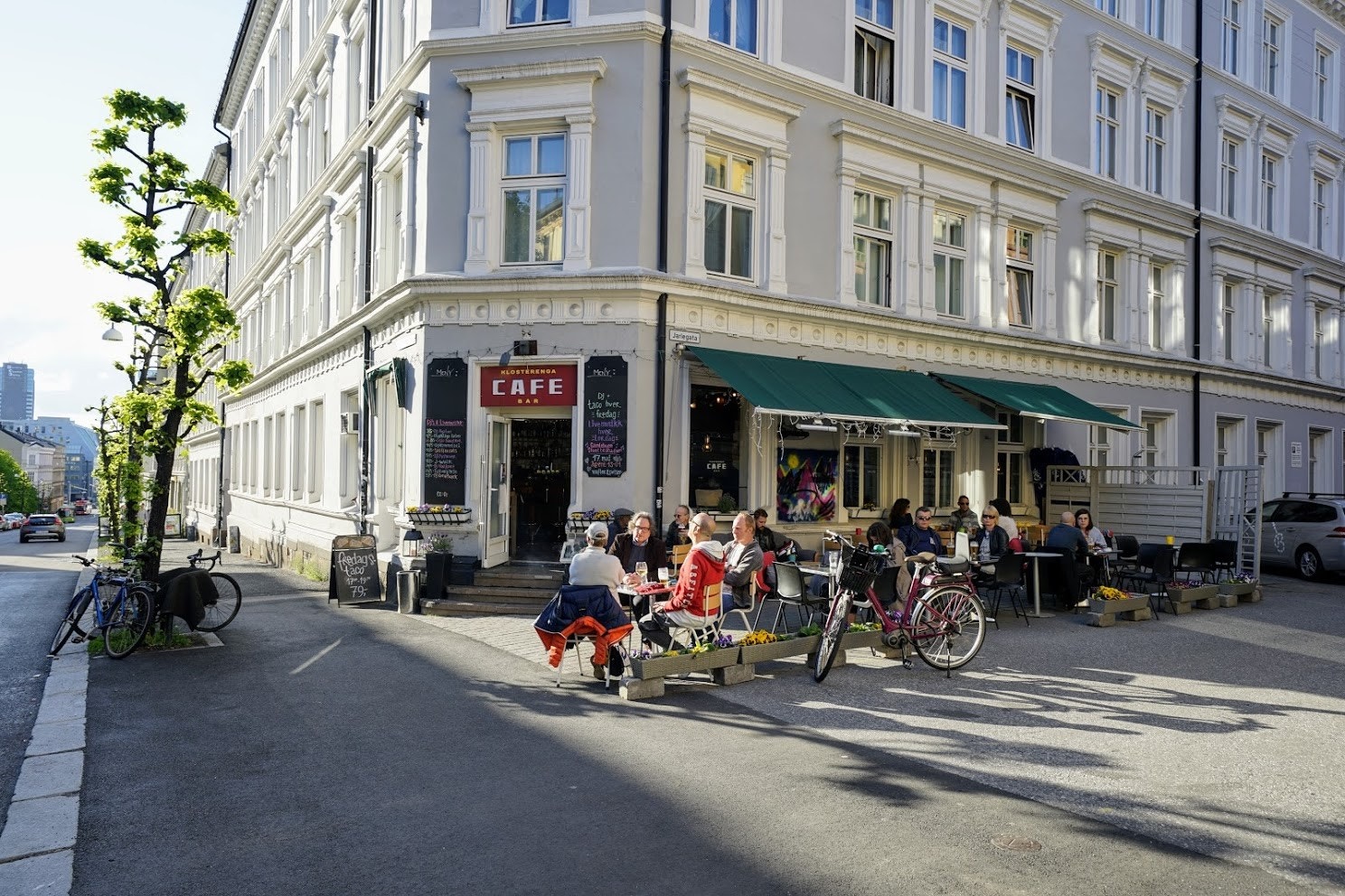 Populær kafe og bar i nærområdet Galleribilde