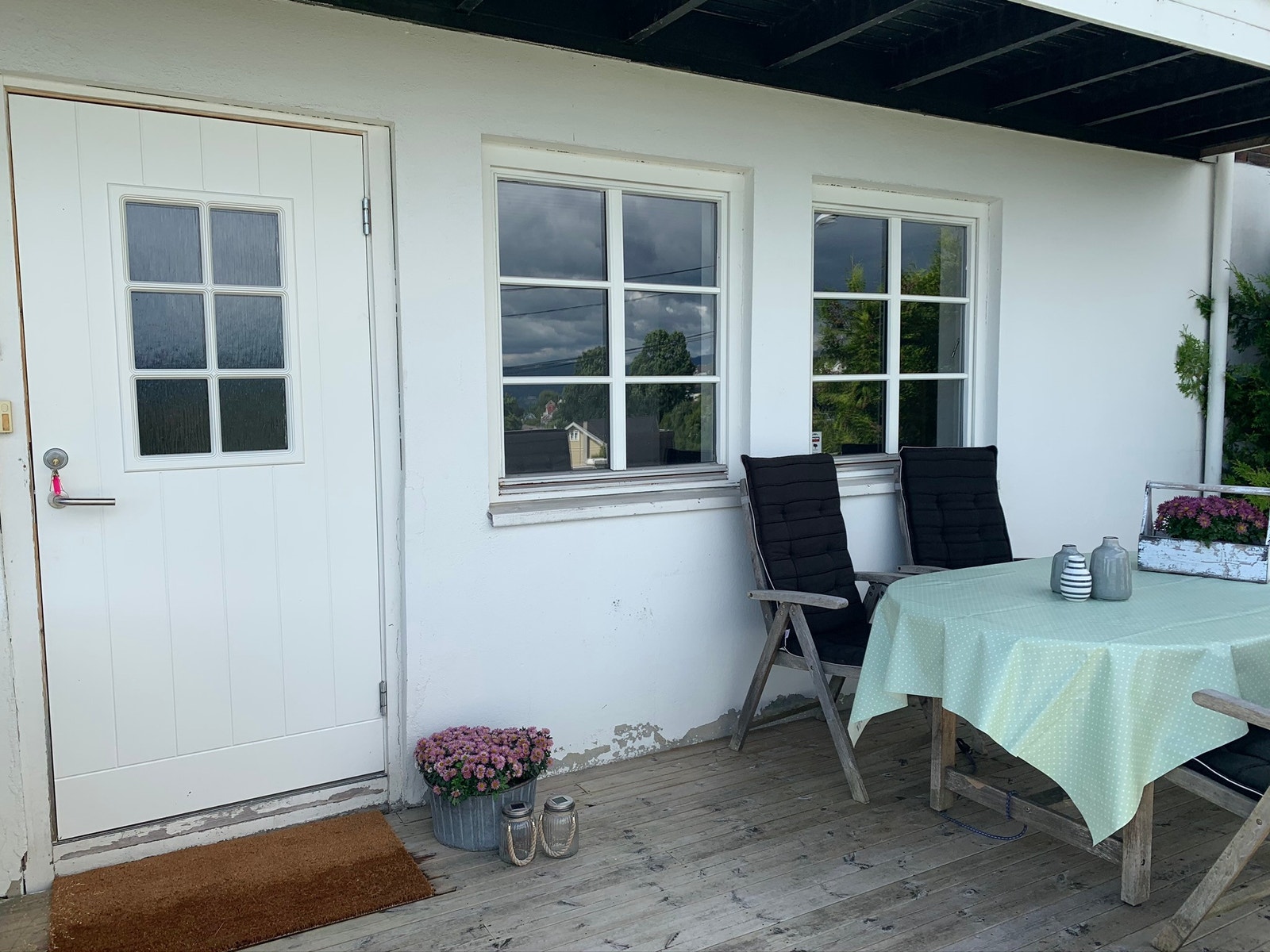 Terrasse med inngangsparti Galleribilde