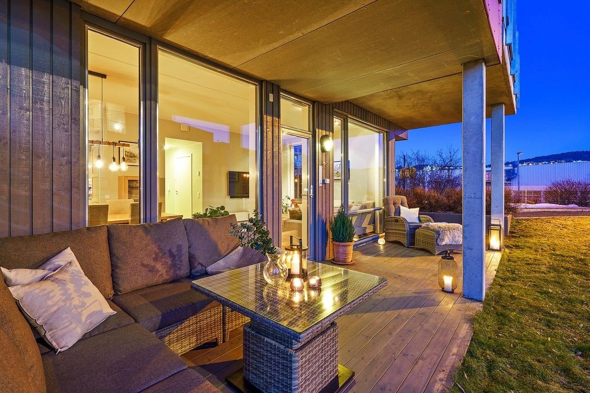 Terrasse (Bildene er hentet fra salgsoppgaven. Møblene kan dermed variere.) Galleribilde