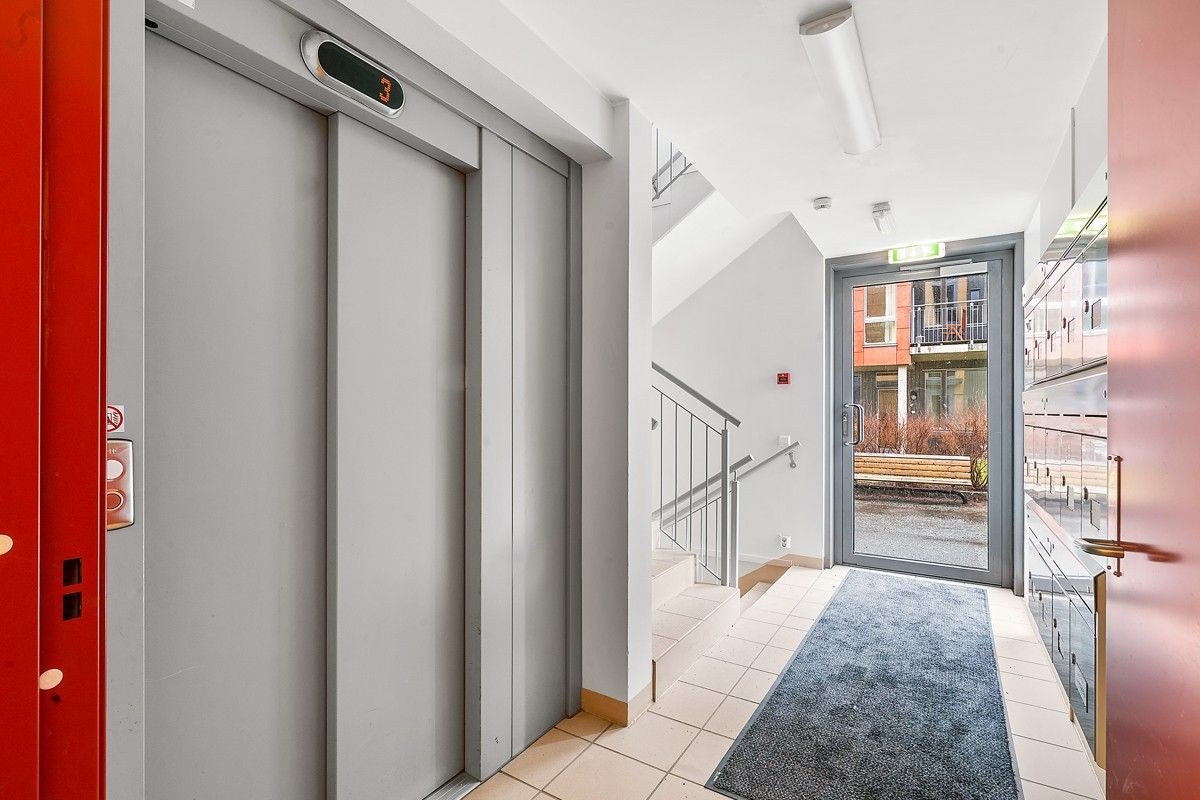 Heis (Bildene er hentet fra salgsoppgaven. Møblene kan dermed variere.) Galleribilde