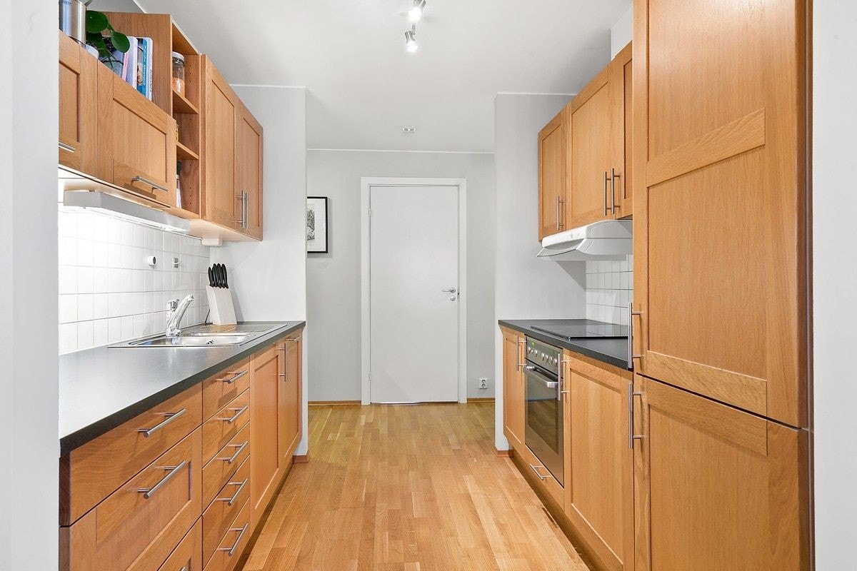 Kjøkken (Bildene er hentet fra salgsoppgaven. Møblene er ikke samme som avbildet og kan dermed variere.) Galleribilde