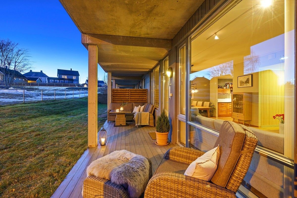 Terrasse (Bildene er hentet fra salgsoppgaven. Møblene kan dermed variere.) Galleribilde