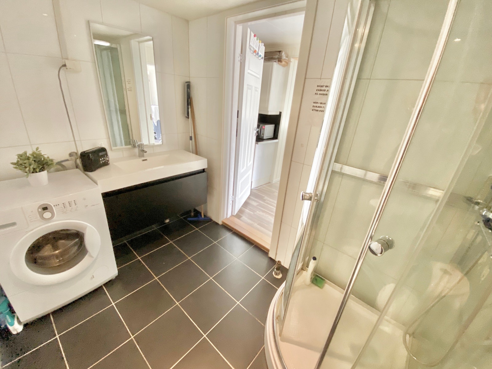 Flislagt bad med varmekabler Galleribilde