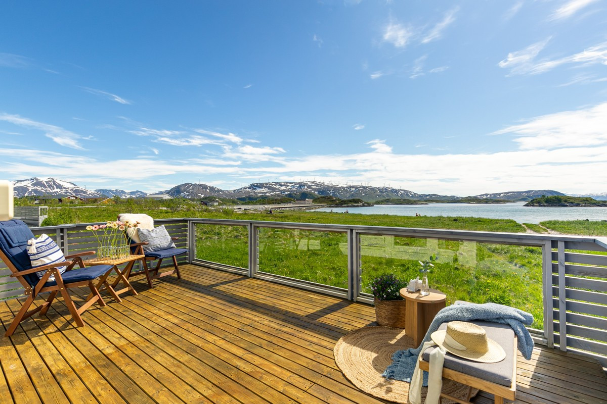 Terrasse mot sør - utgang fra stue i 1. etasje