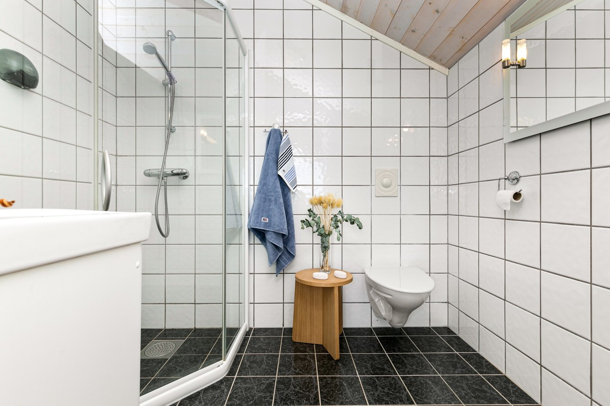 Komplett flislagt med varmekabler og dusjnisje