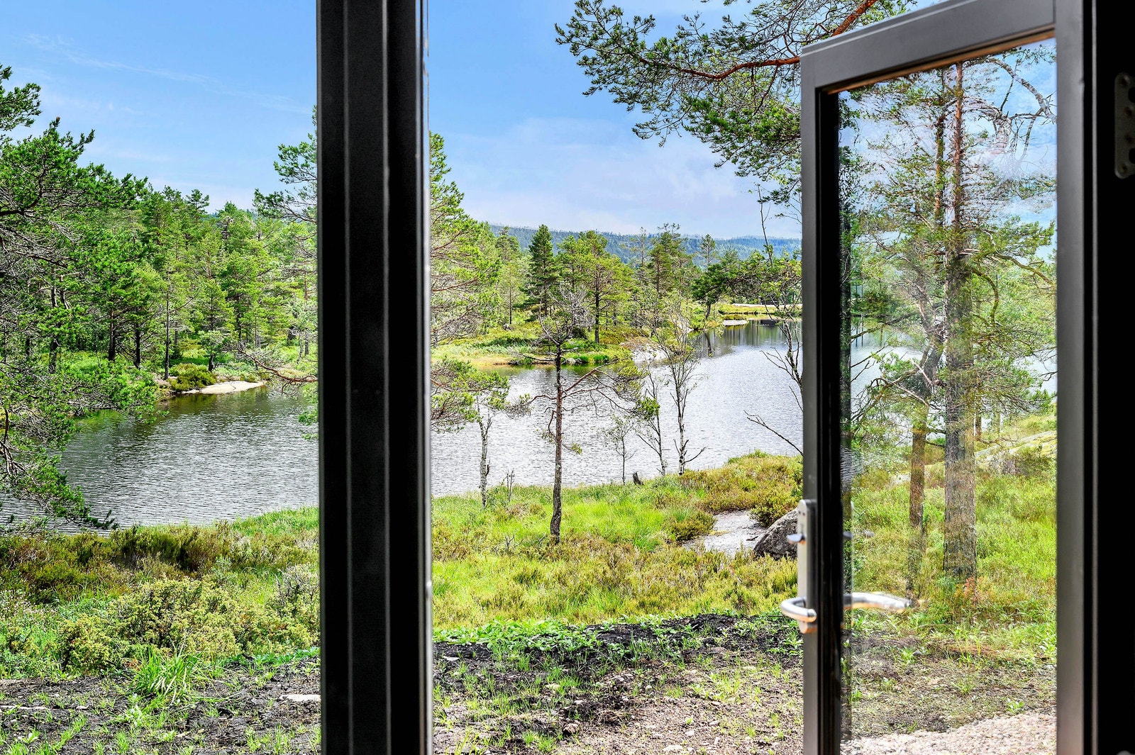 Utgang til terrasse på fremsiden. Galleribilde