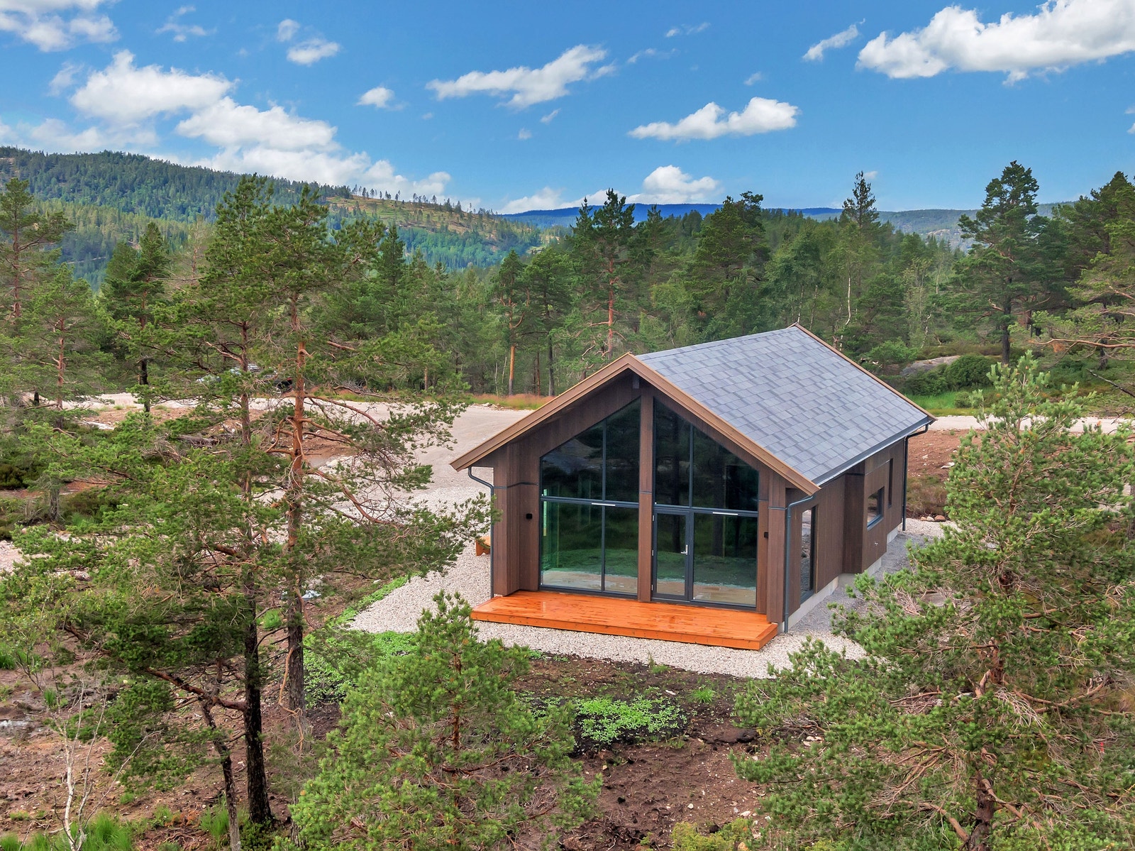 Her får du mye hytte for pengene. Hytta er klar til overtakelse. Galleribilde