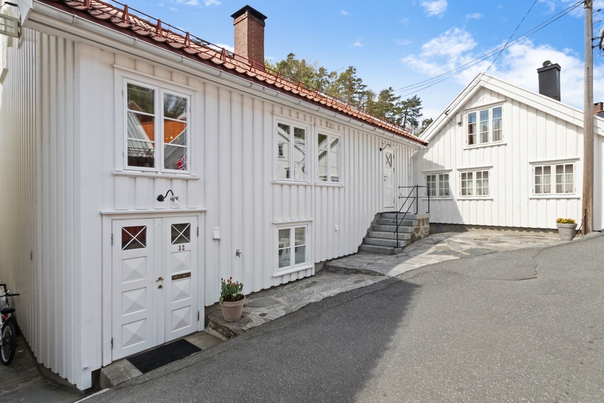 Boligen sett fra gatesiden! Østerkleiv er en av Tvedestrands eldste gater. Galleribilde