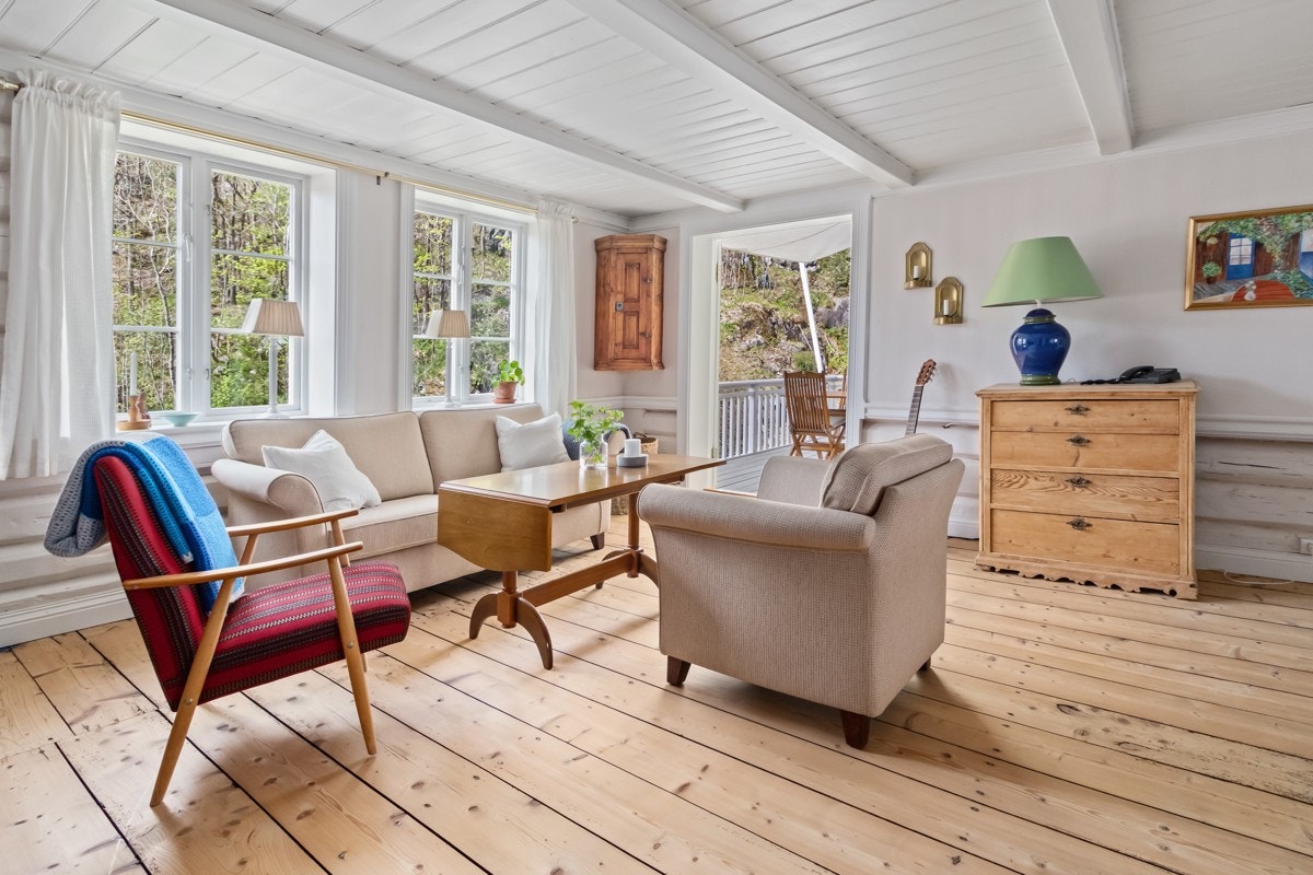 Lys og romslig stue. Galleribilde