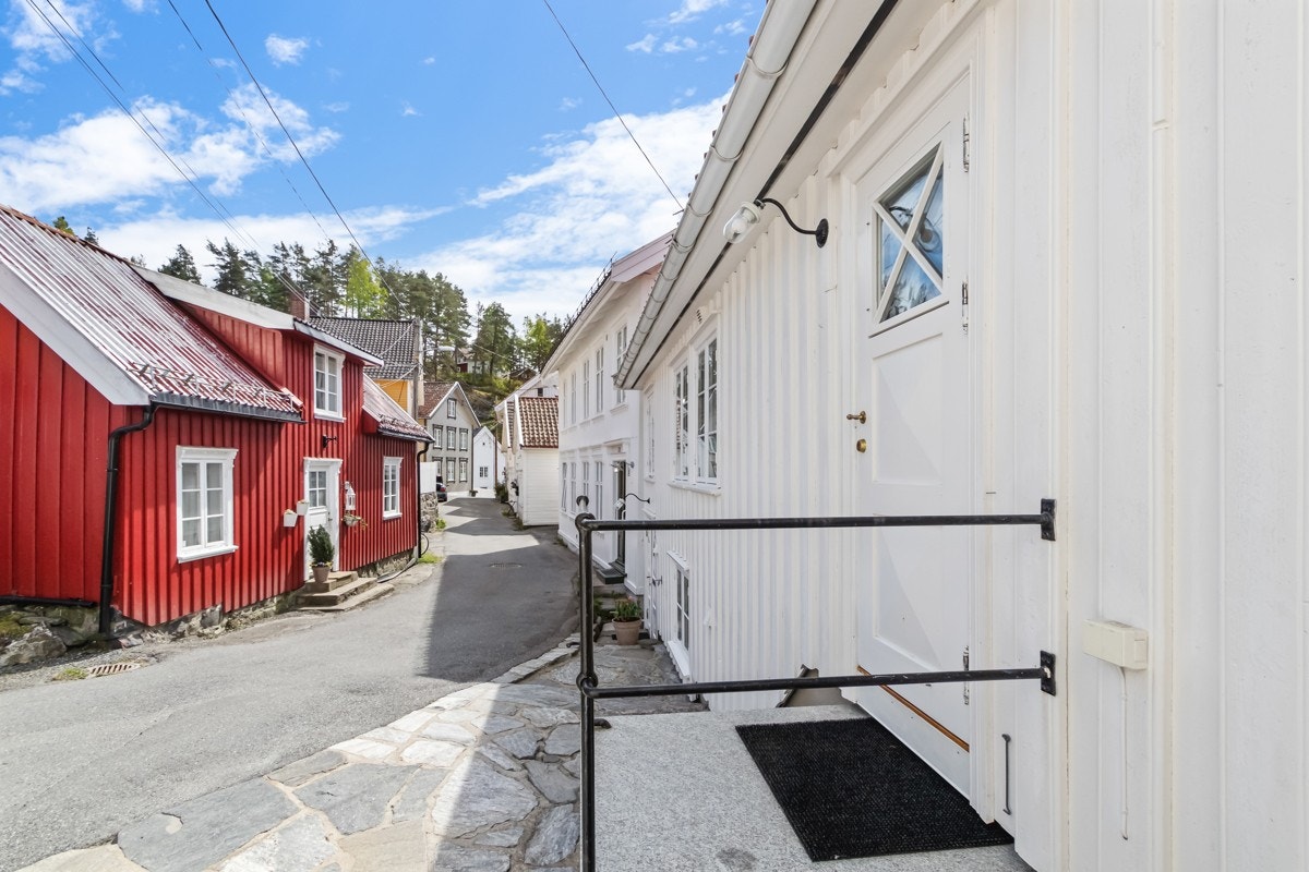 Sjarmerende og idyllisk gate. Galleribilde