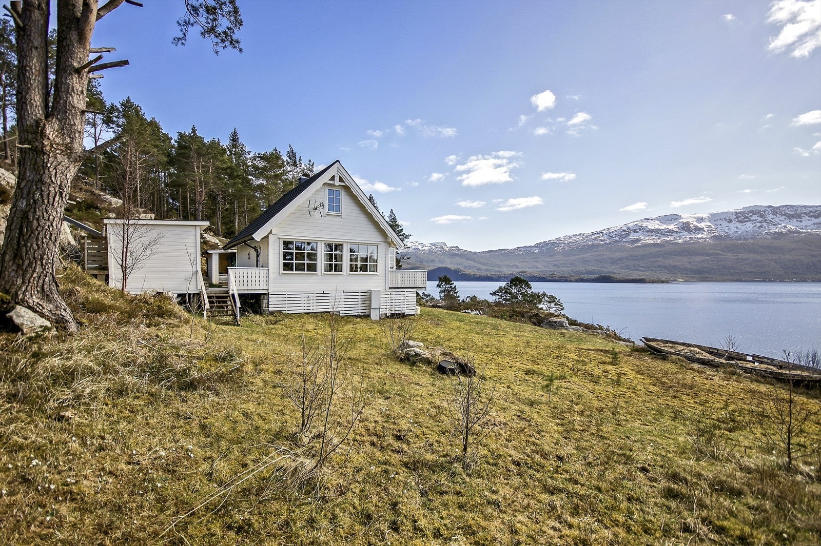 Ekstra oppbevaringsplass i utebod ved inngangspartiet Galleribilde