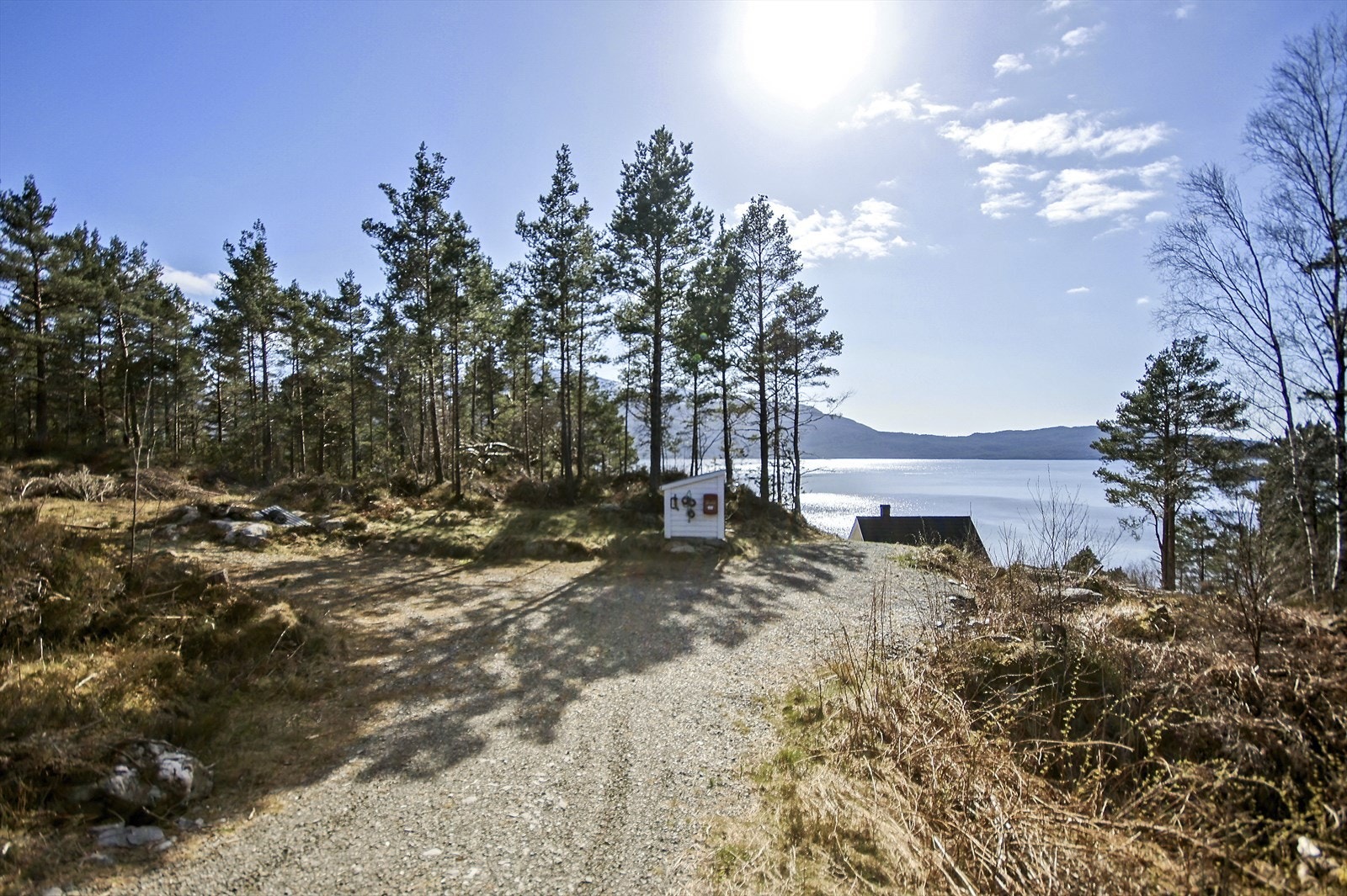 Parkeringsplassen er like ved trapptilkomst til hytten Galleribilde