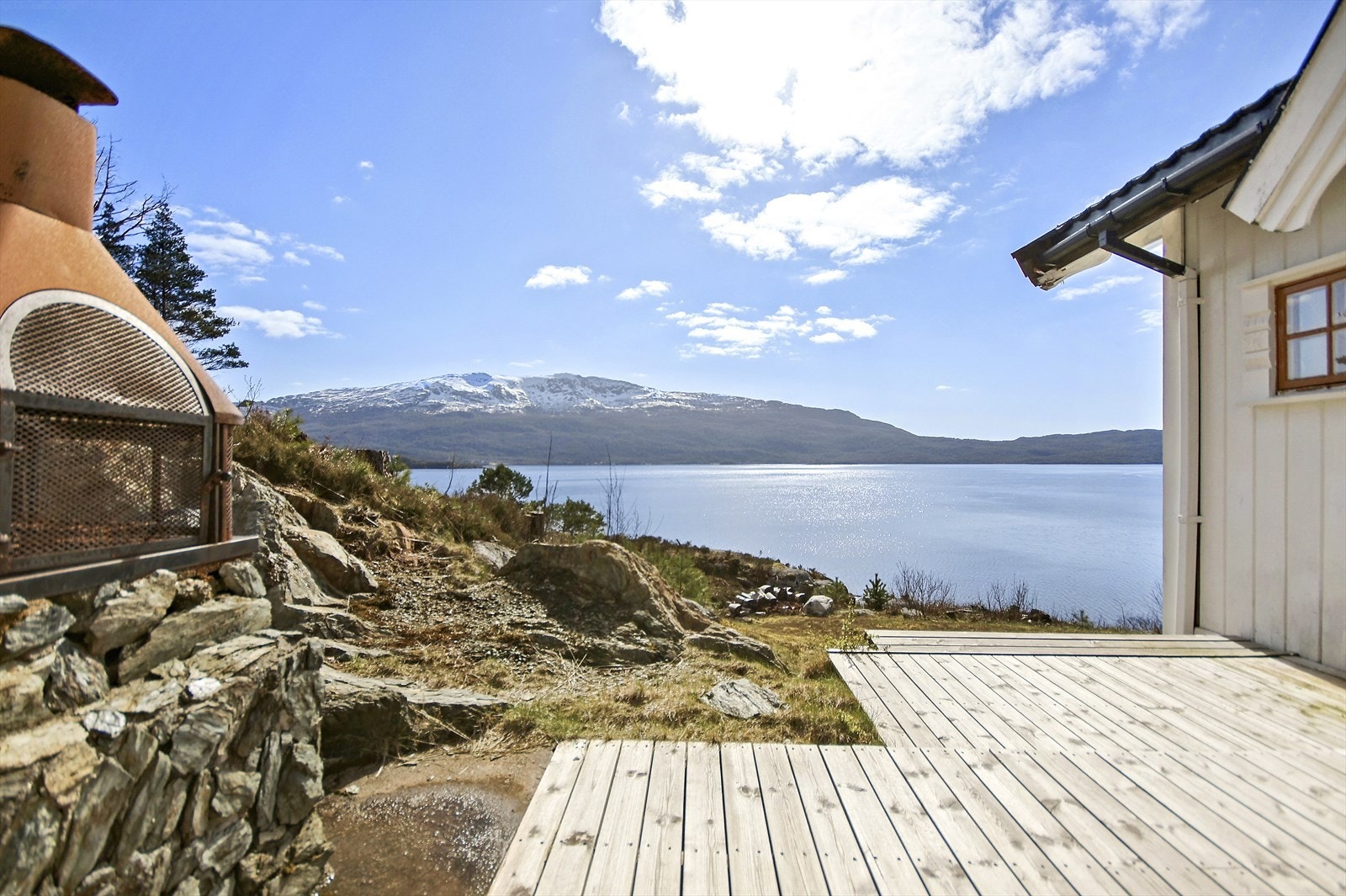 Hytten ligger fremst i rekken som betyr herlig utsikt og flotte solforhold ! Galleribilde