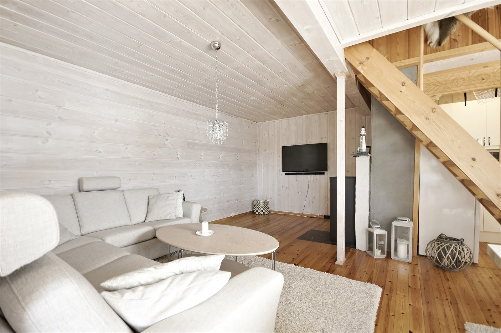 God plass i stue og tv-krok Galleribilde