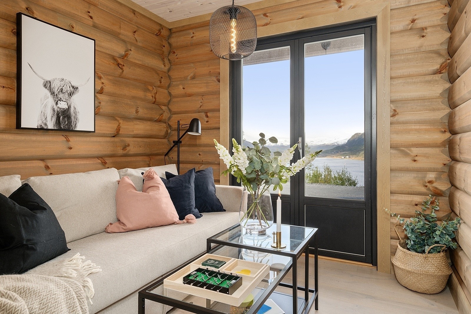 Soverom 4 kan også brukes som TV-stue eller en kombinasjon soverom/TV-stue hvis man setter inn en sovesofa. Flott utsikt og utgang til terrase. (illustrasjonsbilde) Galleribilde