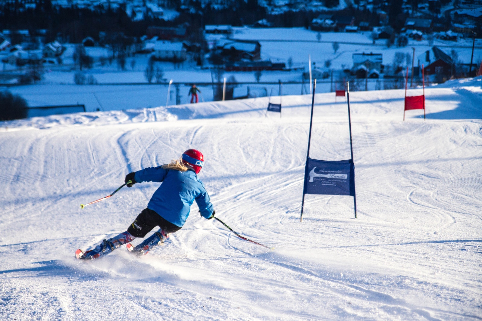 Alpinanlegget i Skagahøgdi byr på glede og utfordringer for alle, uansett ferdighetsnivå - om du er nybegynner eller en erfaren alpinist. Galleribilde