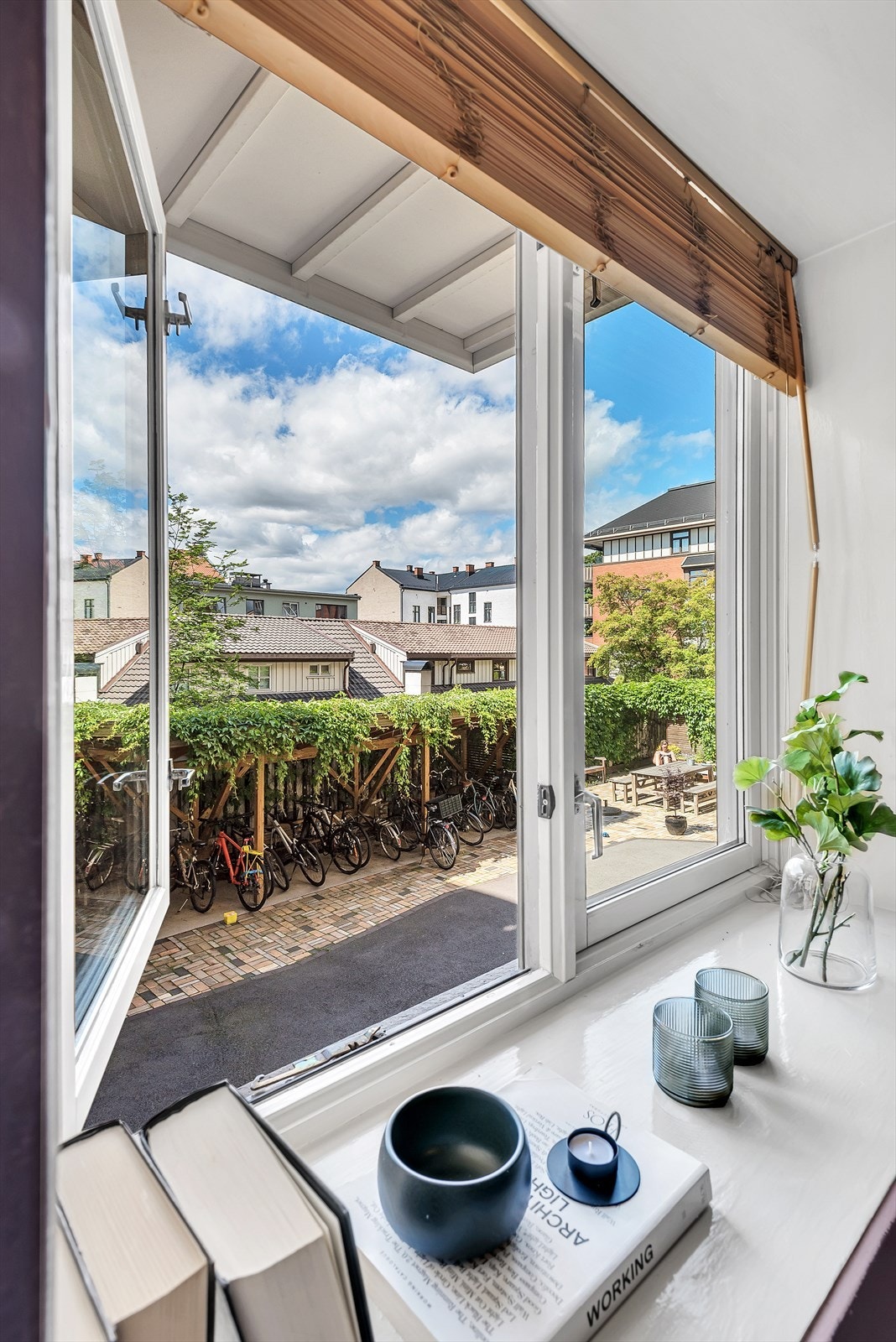 Soverommet vender ut mot stille og skjermet bakgård. Galleribilde