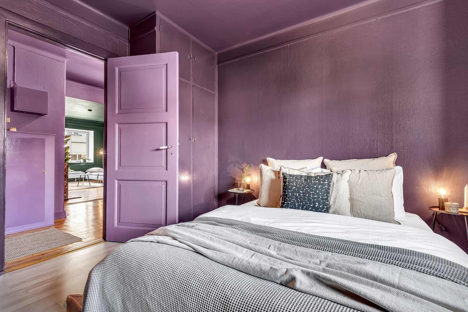 Soverommet har plassbygd garderobeskap, samtidig er det plass til ytterligere garderobeløsninger om ønskelig. Galleribilde