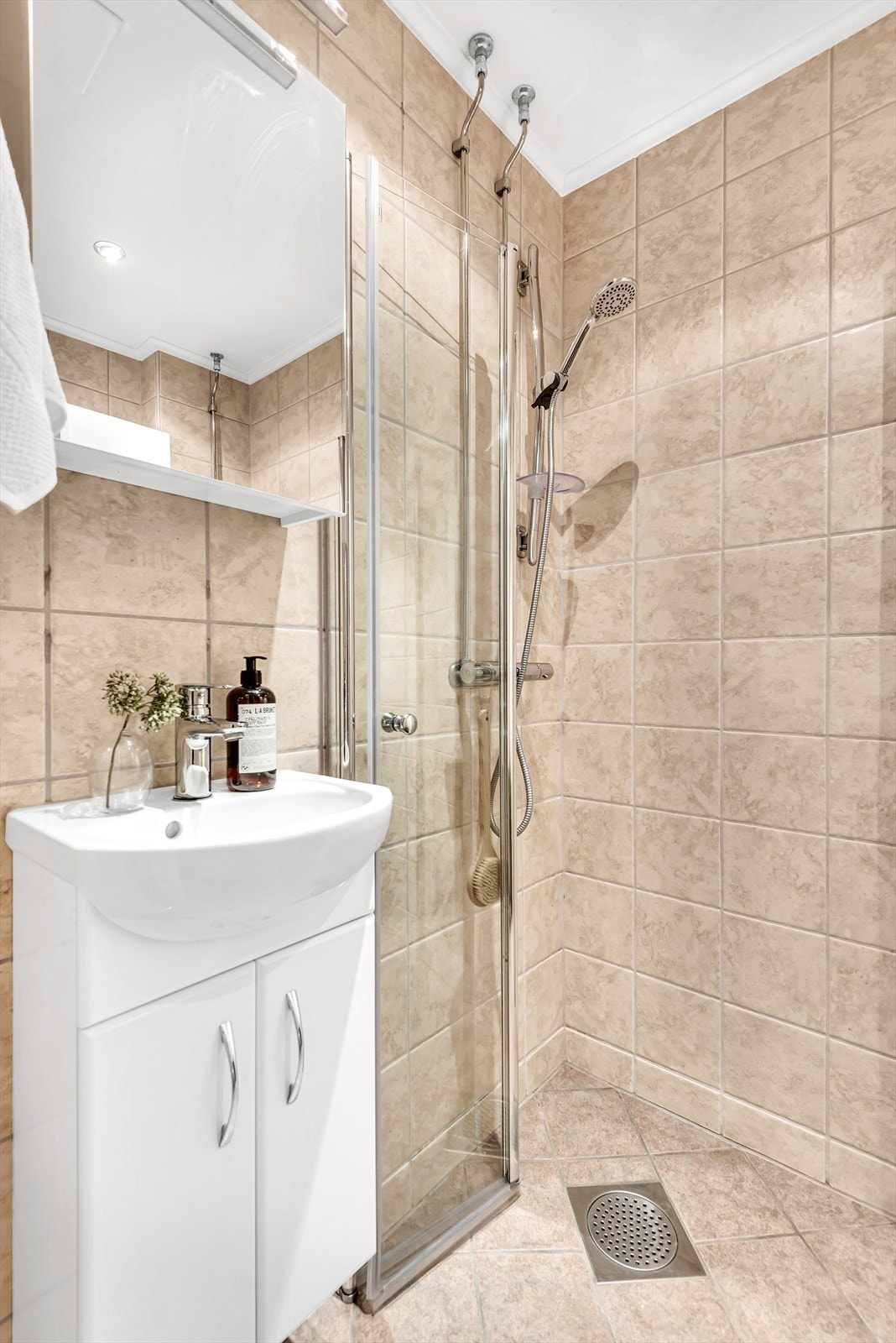 Baderomsinnredningen er byttet ut i nyere tid (2018). Galleribilde