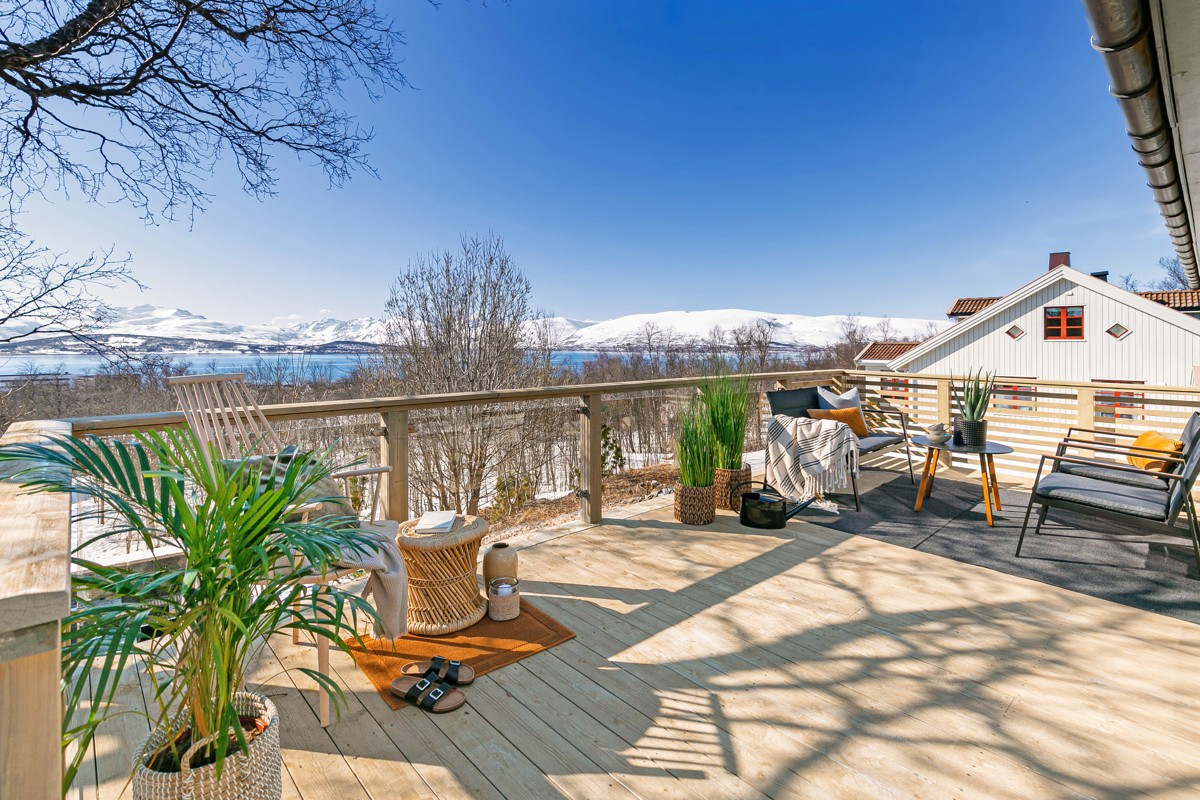 På nersiden av veranda er det regulert til friområde, så her har man ingen tett på!