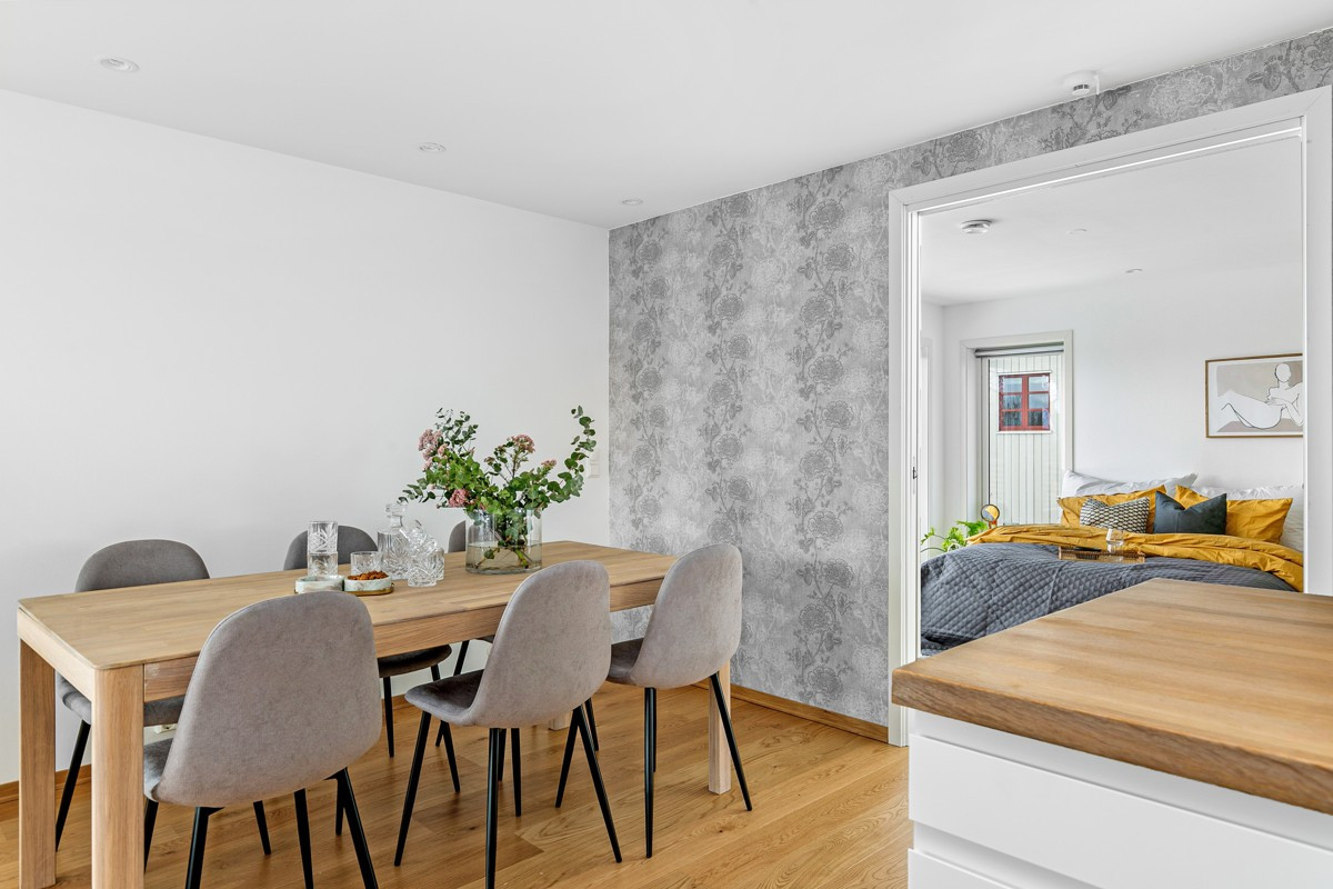 Innholdsrik og påkostet enebolig med beste beliggenhet på toppet av Hansmark