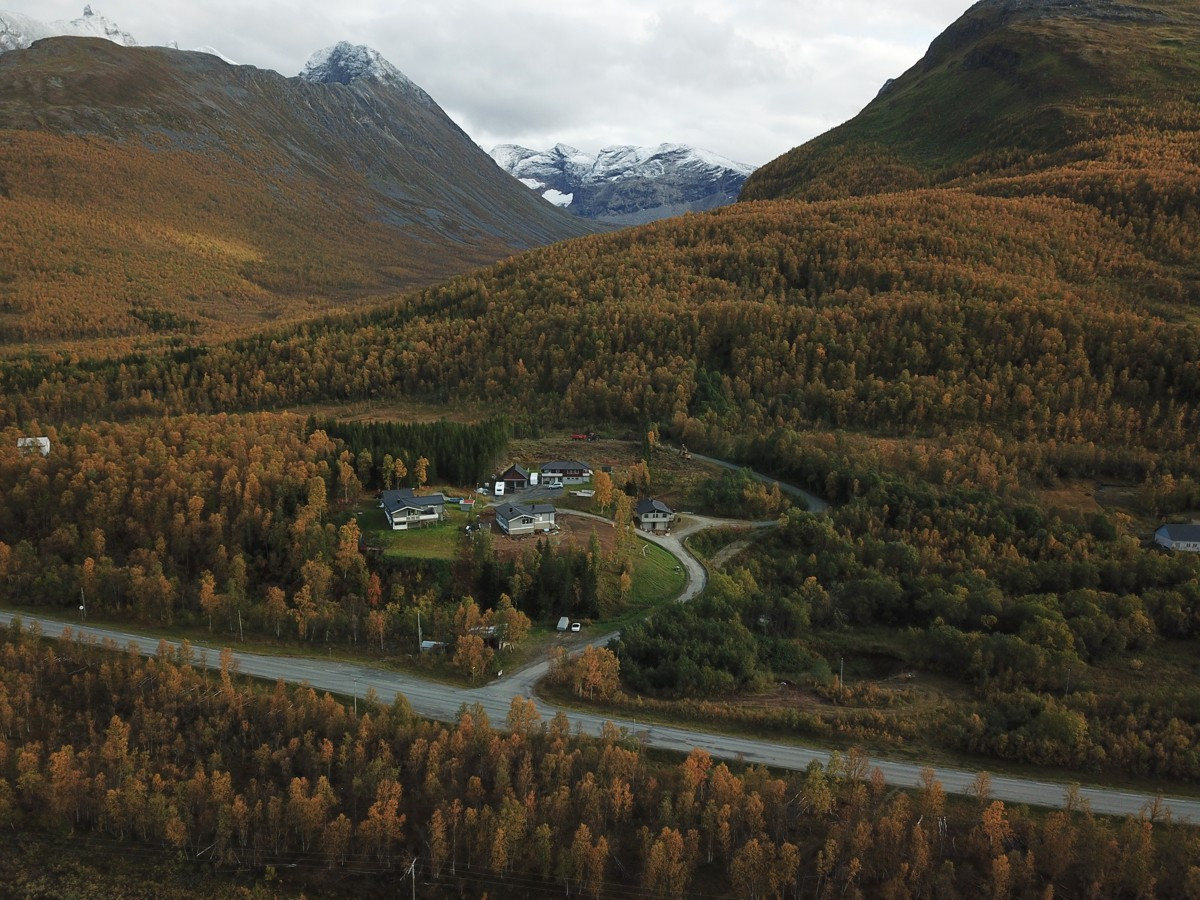Like i nærheten finnes flust av turmuligheter med jakt, fiske hestestall, crossbane mm.