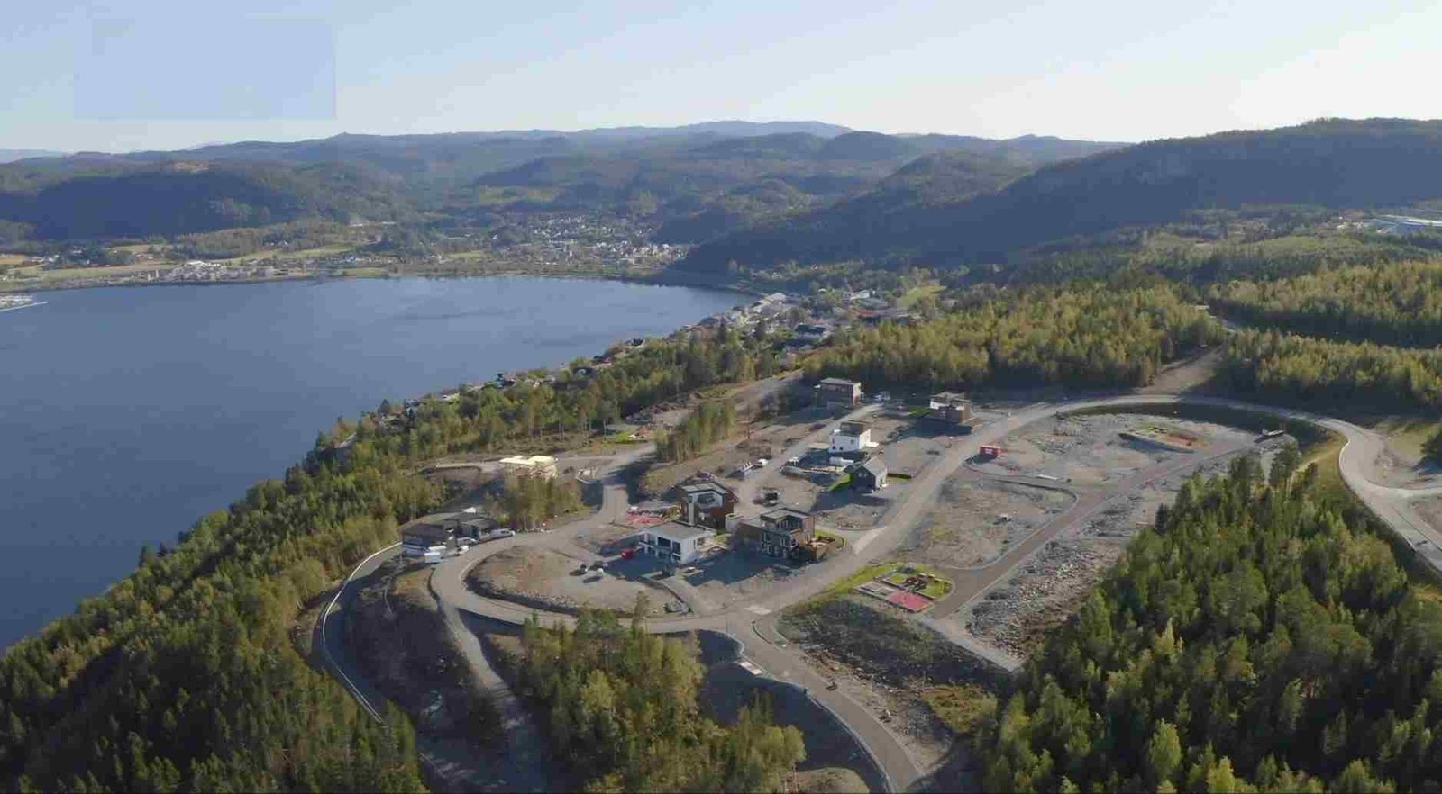 Hommelvik sentrum ligger i sørlig retning. Galleribilde