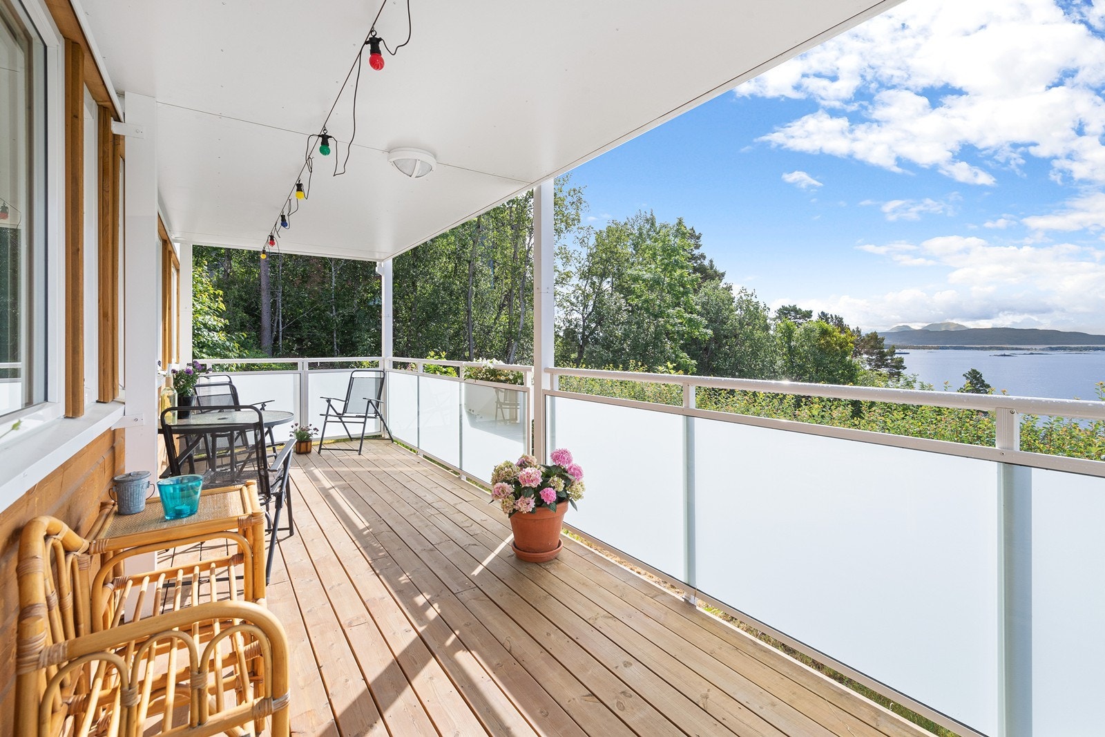 Romslig veranda! Galleribilde