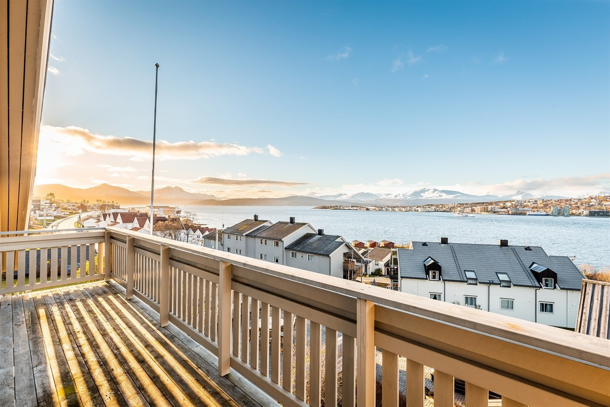 Flott utsikt fra balkong i 2. etasje