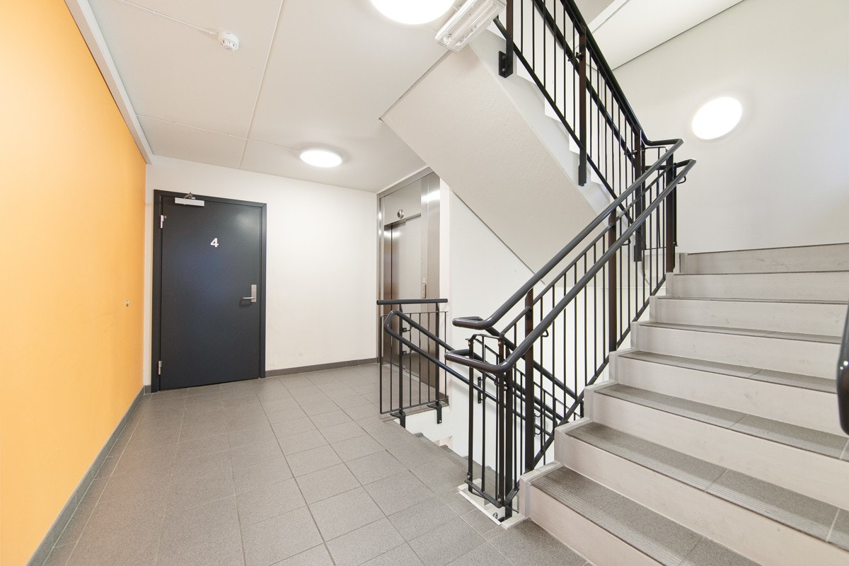 Adkomst til leiligheten via heis eller trapp Galleribilde