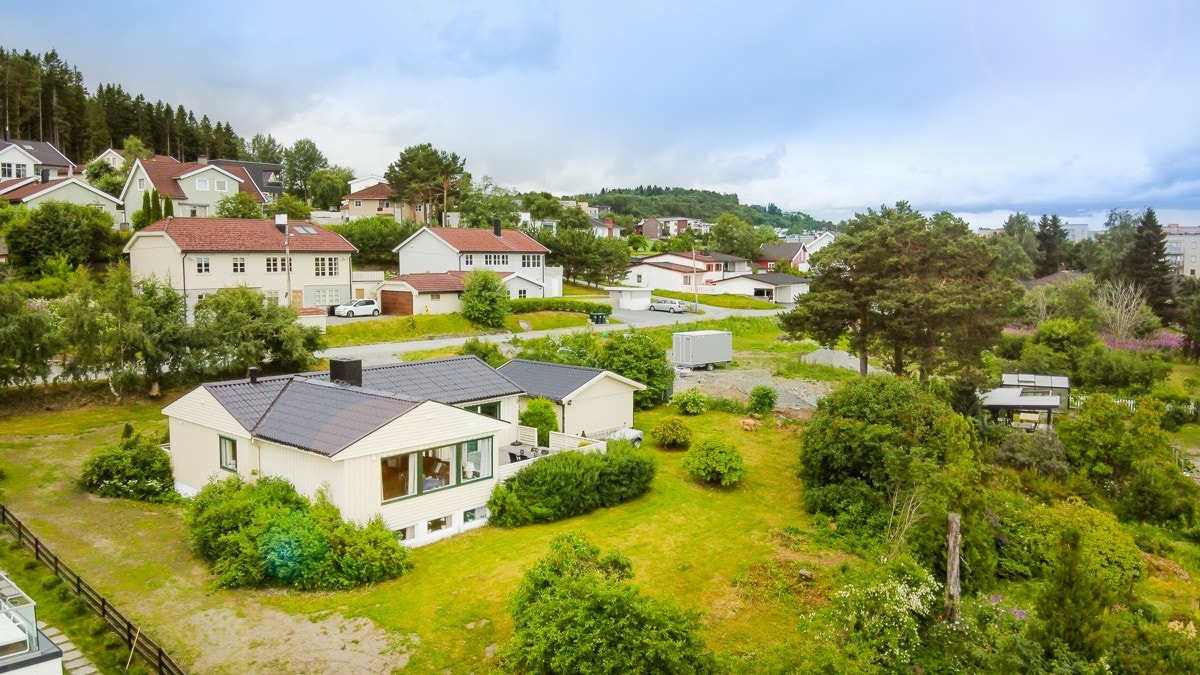 Boligen har både trimrom og badstue i underetasjen for ekstra velvære.
