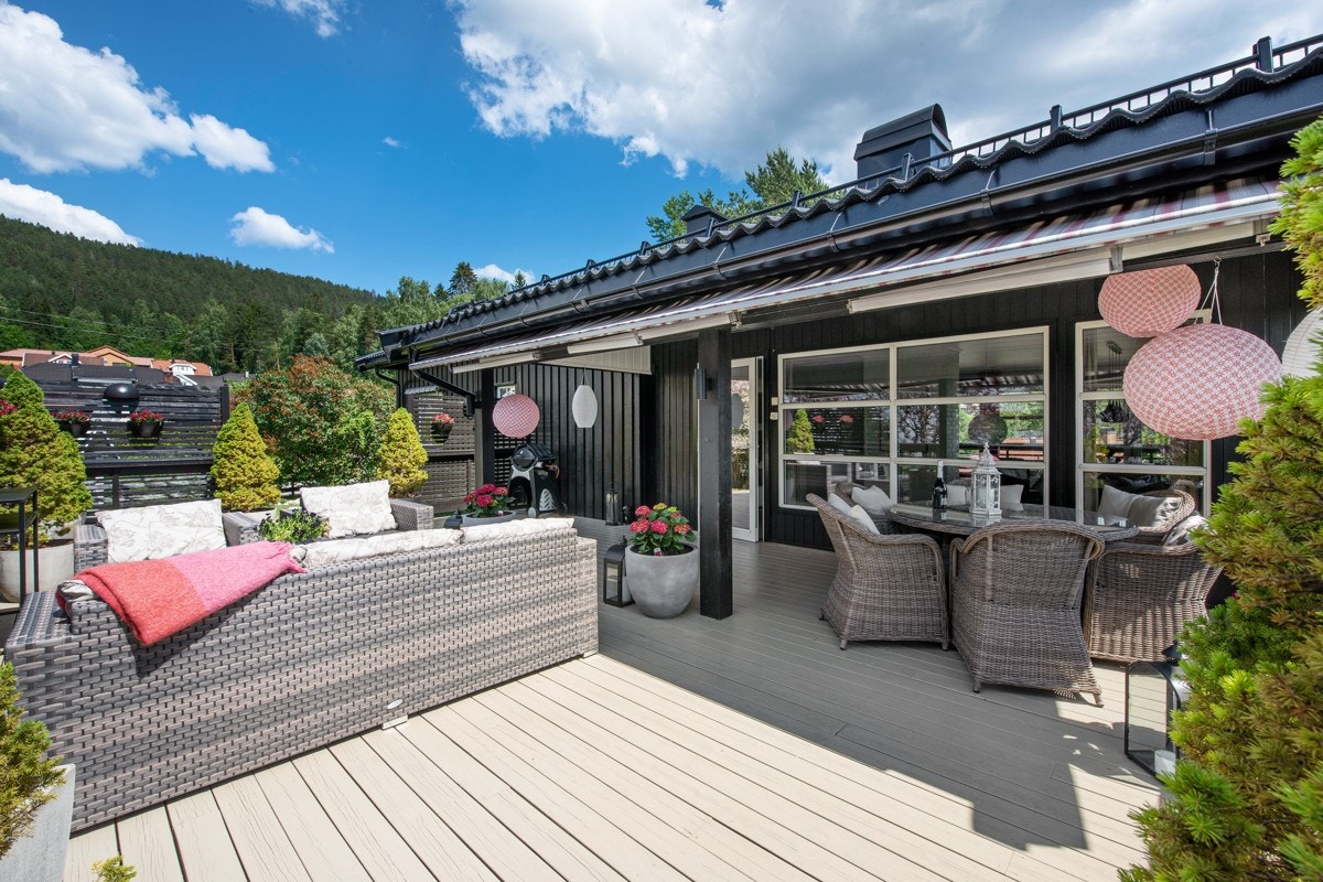 På terrassen er det flere fine møbleringsmuligheter. Galleribilde