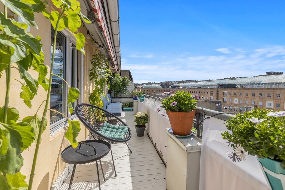 Leiligheten har en 14kvm stor balkong. Galleribilde