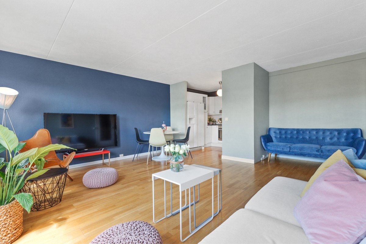 I stuen så har du 3-stavs parkettgulv. Galleribilde