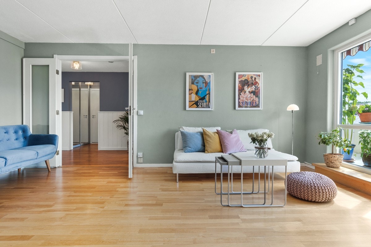 Luftig stue med god takhøyde. Galleribilde