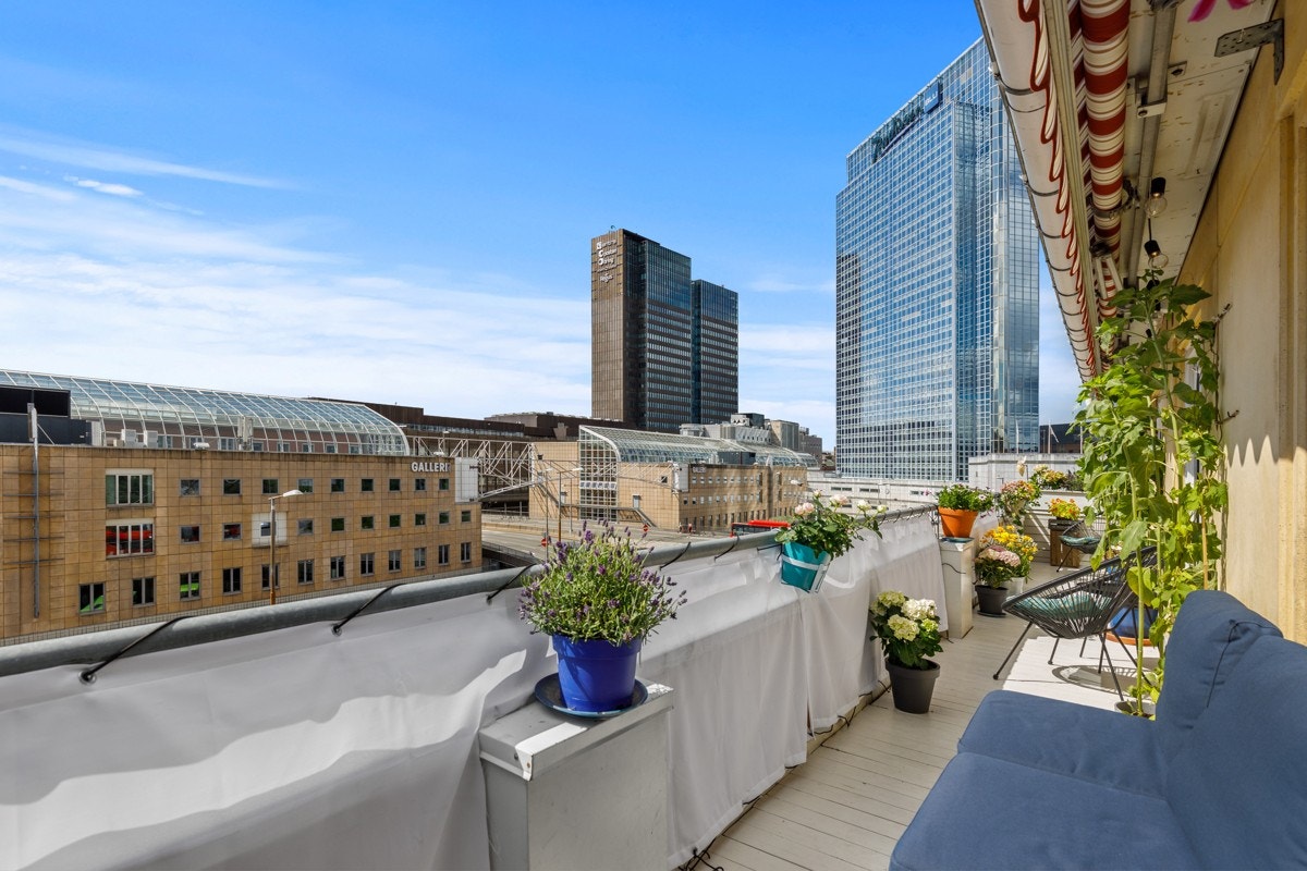 Balkongens størrelse gjør at du har god plass til møblement. Galleribilde