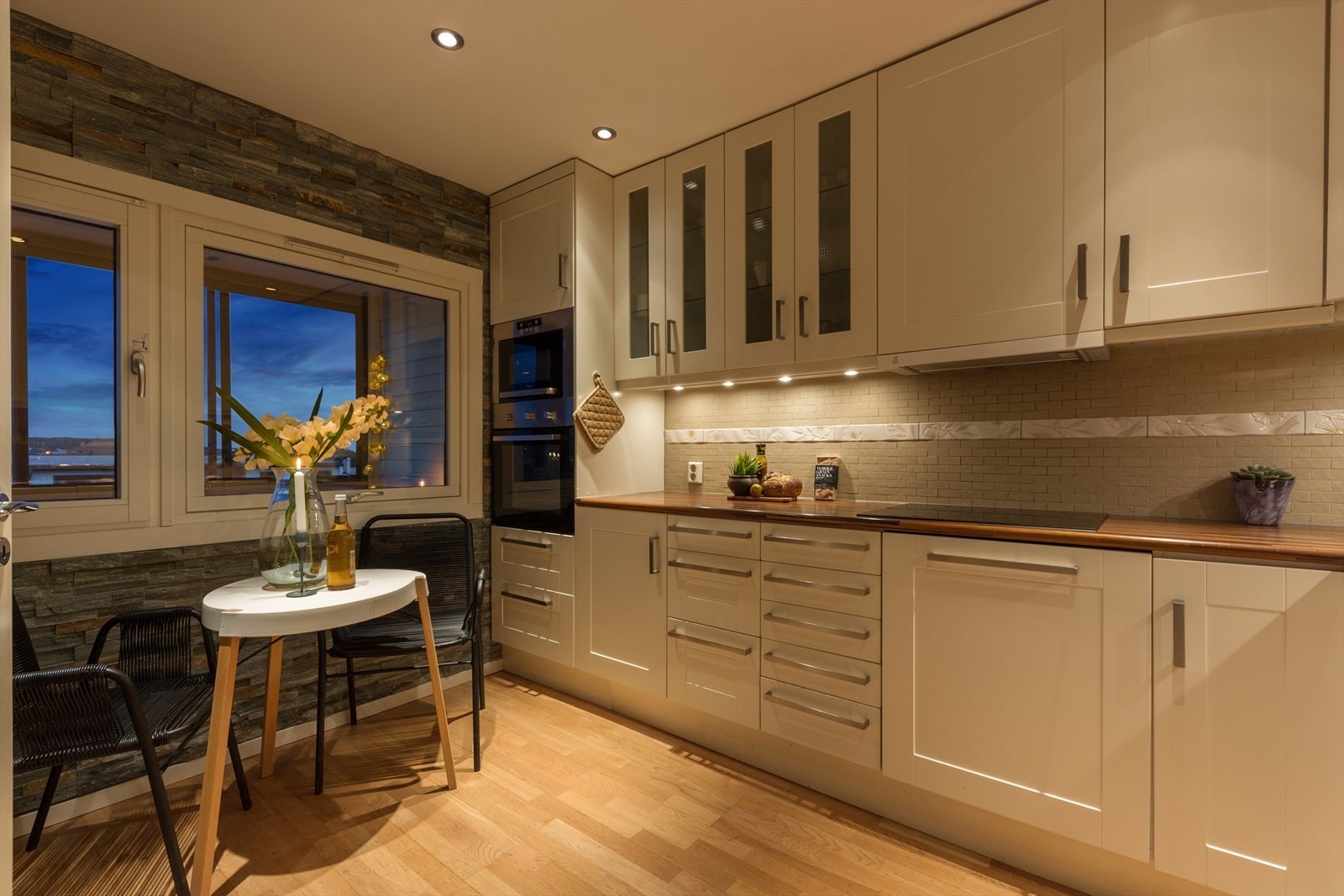 Kveldsstemning av kjøkkenet Galleribilde