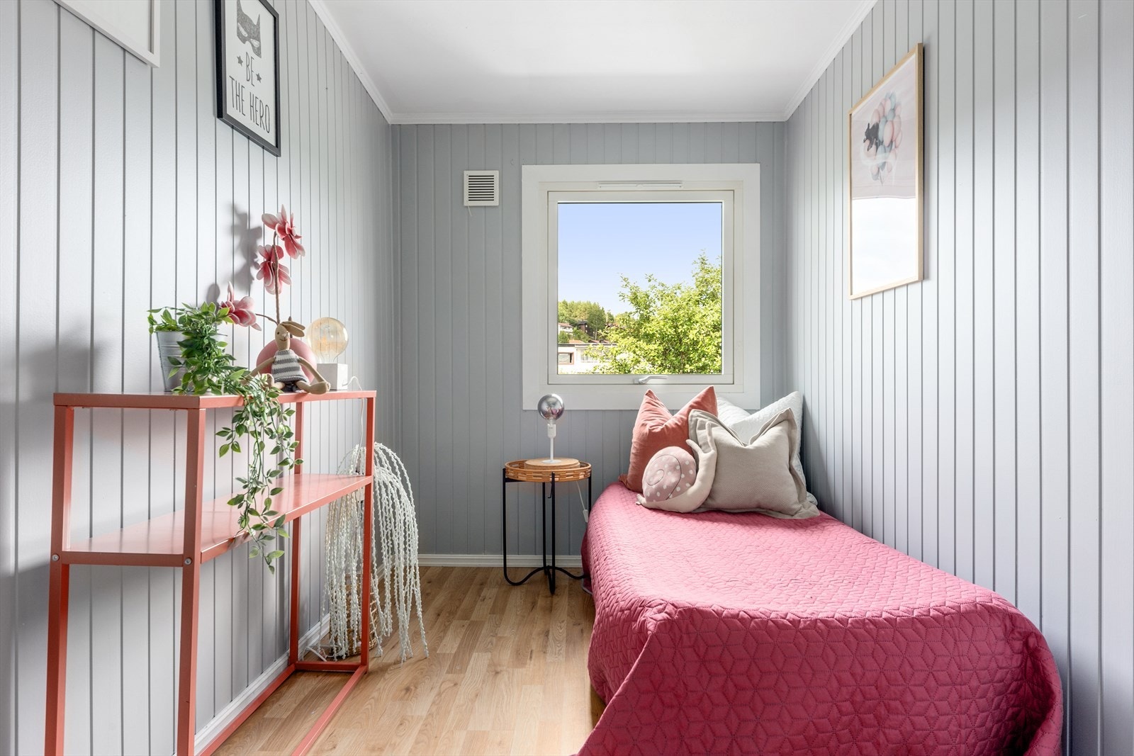 Rommet er av god størrelse med hyggelig utsyn. Galleribilde