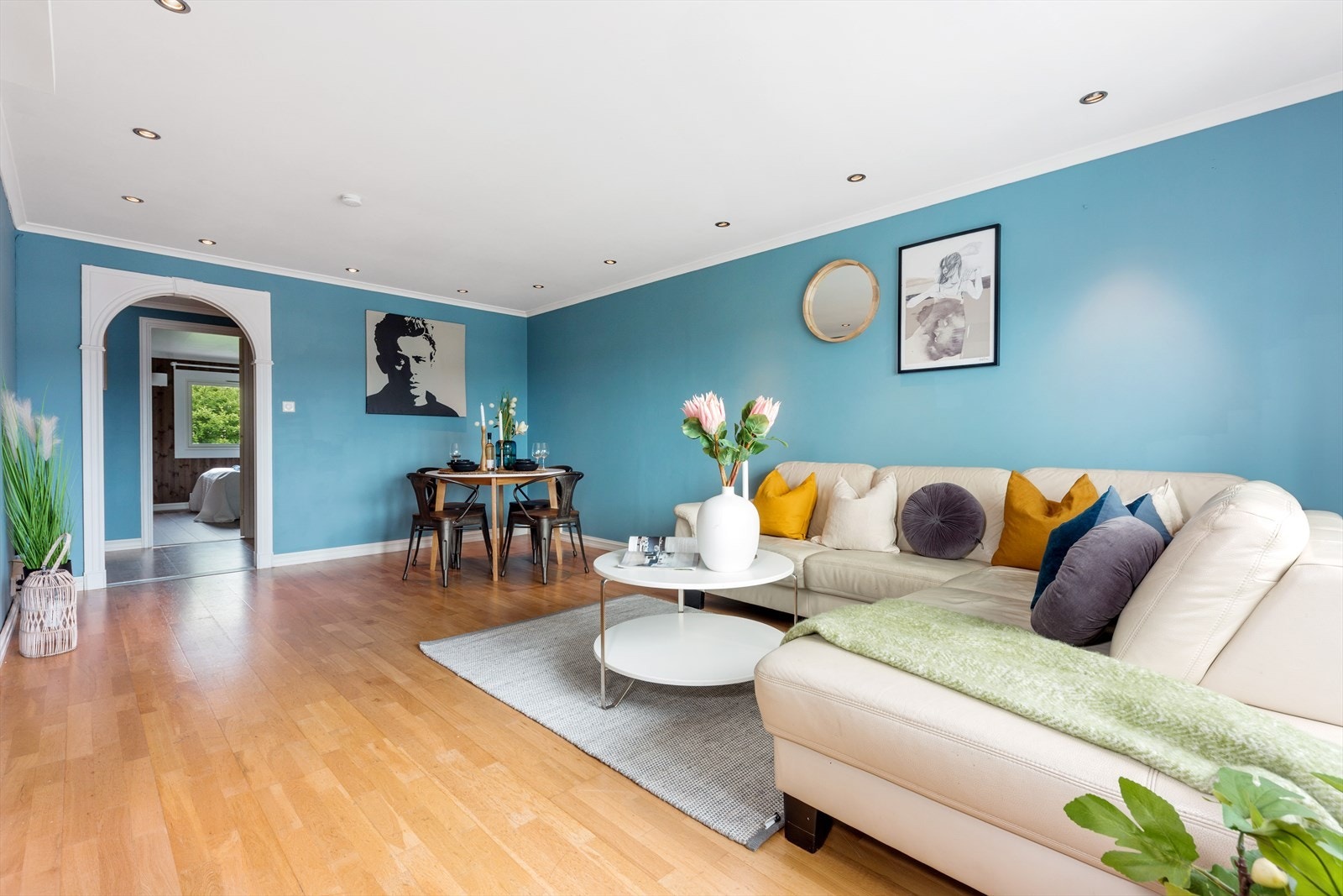 Veggene ble nylig malt av nåværende eier, i delikate og moderne farger. Galleribilde