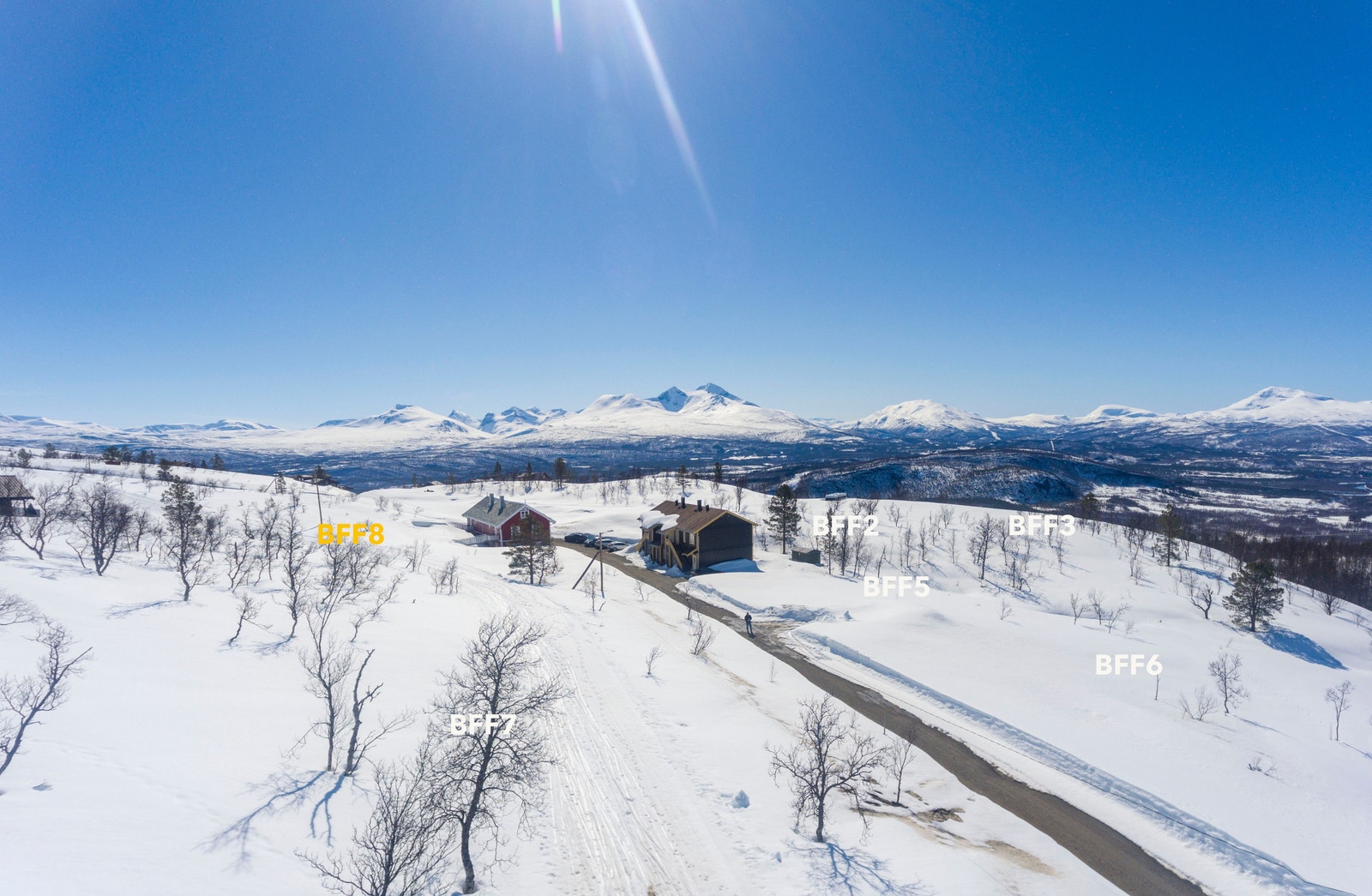 Her ligger en rekke flotte tomtemuligheter til venstre for Rognebærveien samt flere rekker til høyre for veien Galleribilde