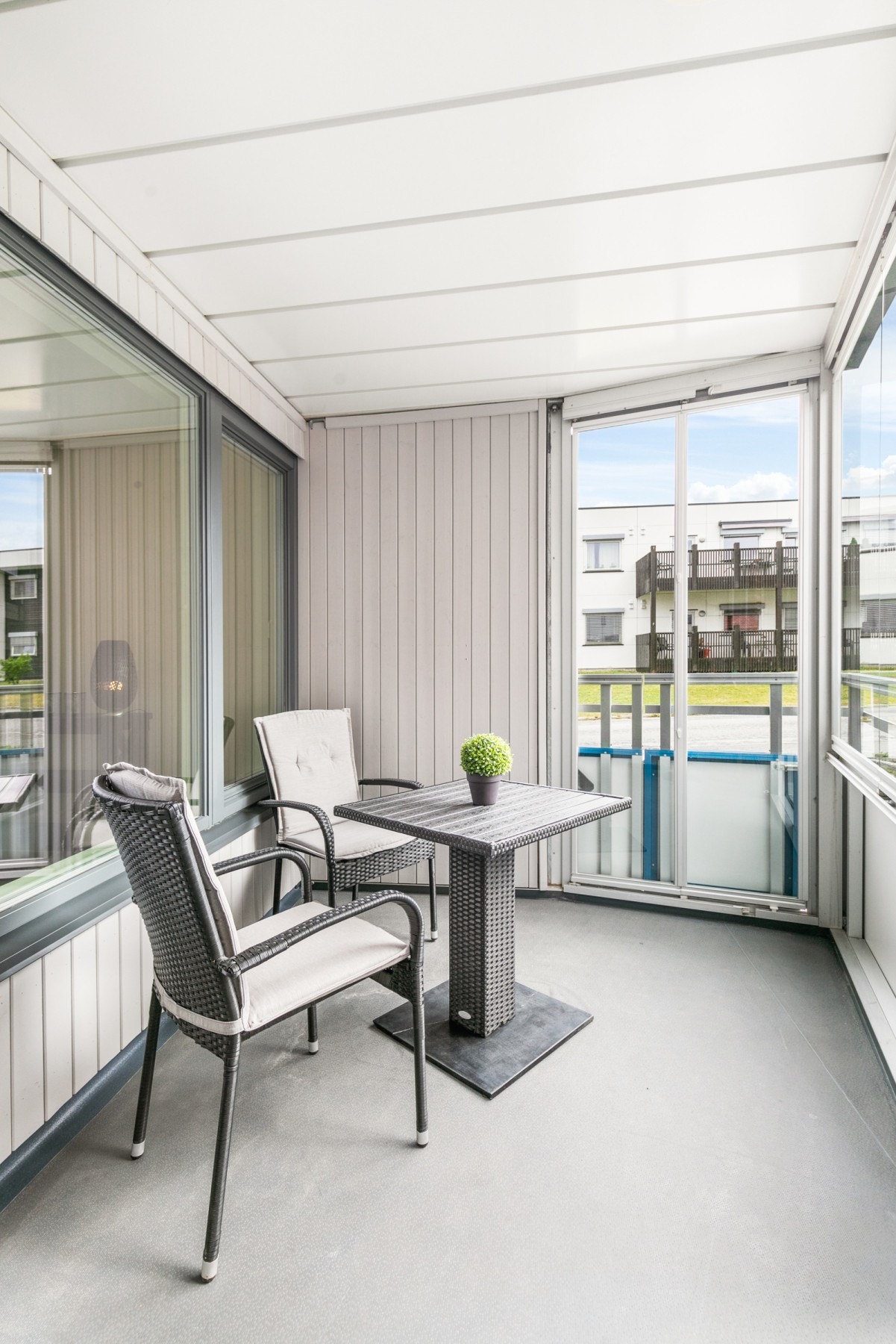 God plass til utemøblement. Galleribilde