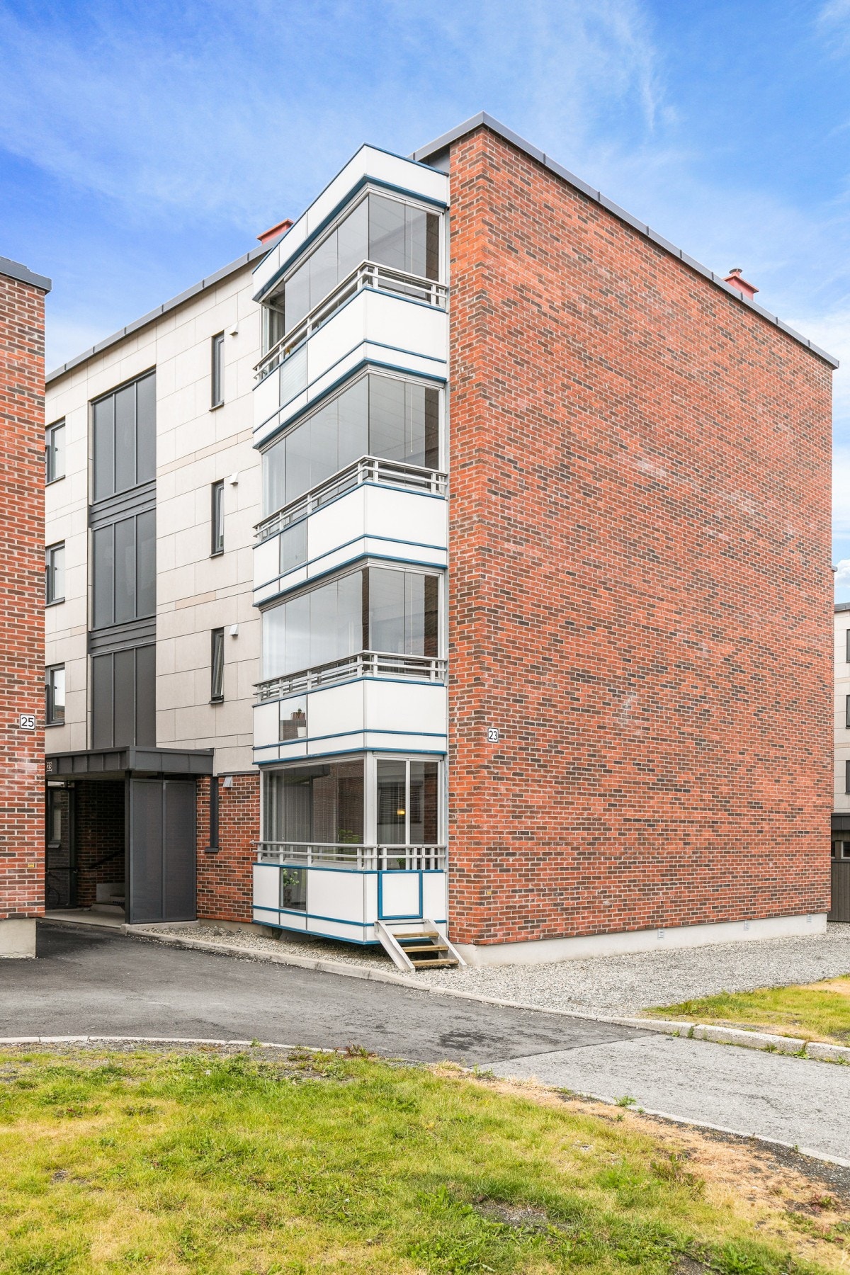 Bygget er i sin helhet renovert med bl.a etterisolering, drenering og nye vinduer. Galleribilde