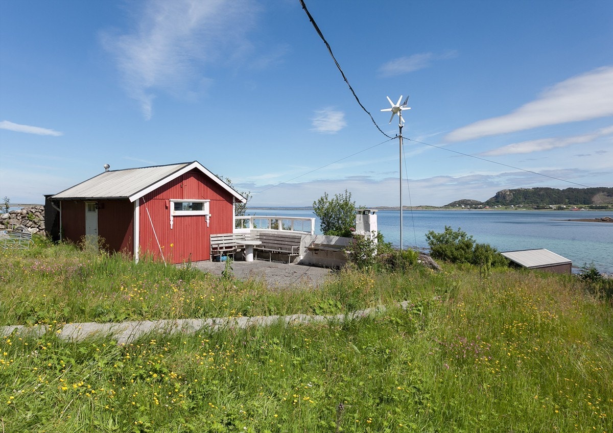 I tillegg til naustet er det eget uthus på eiendommen. Dette på 22 kvm. Galleribilde