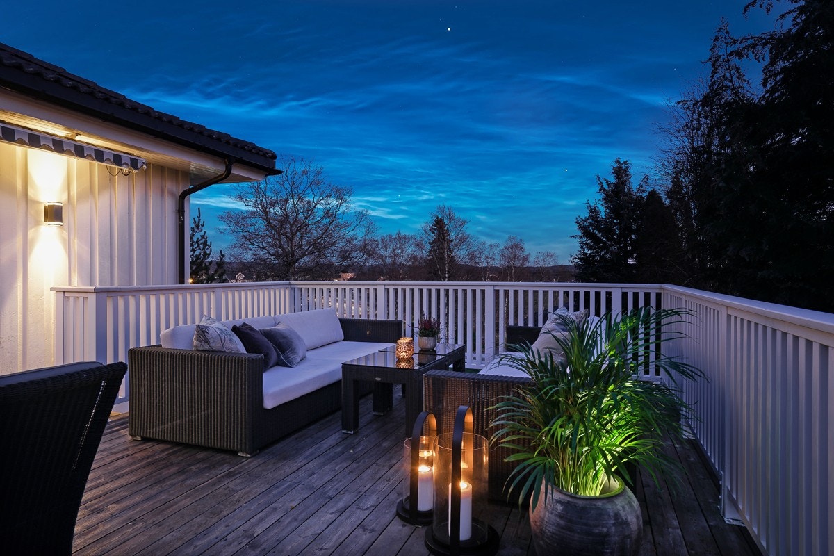 Boligen har i tillegg fransk balkong og en uteplass på ca. 23 kvm i forbindelse med inngangspartiet. Galleribilde