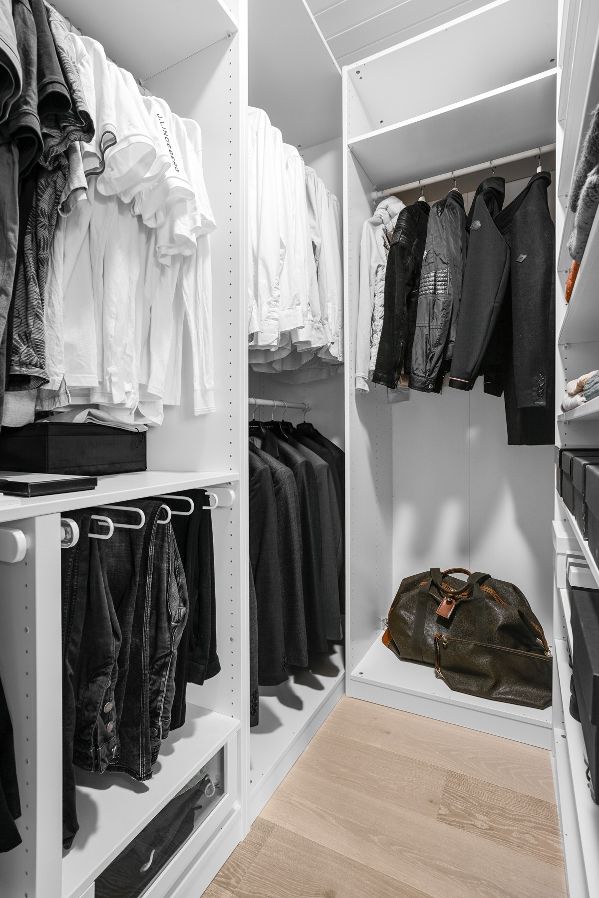 Garderoberom. Galleribilde