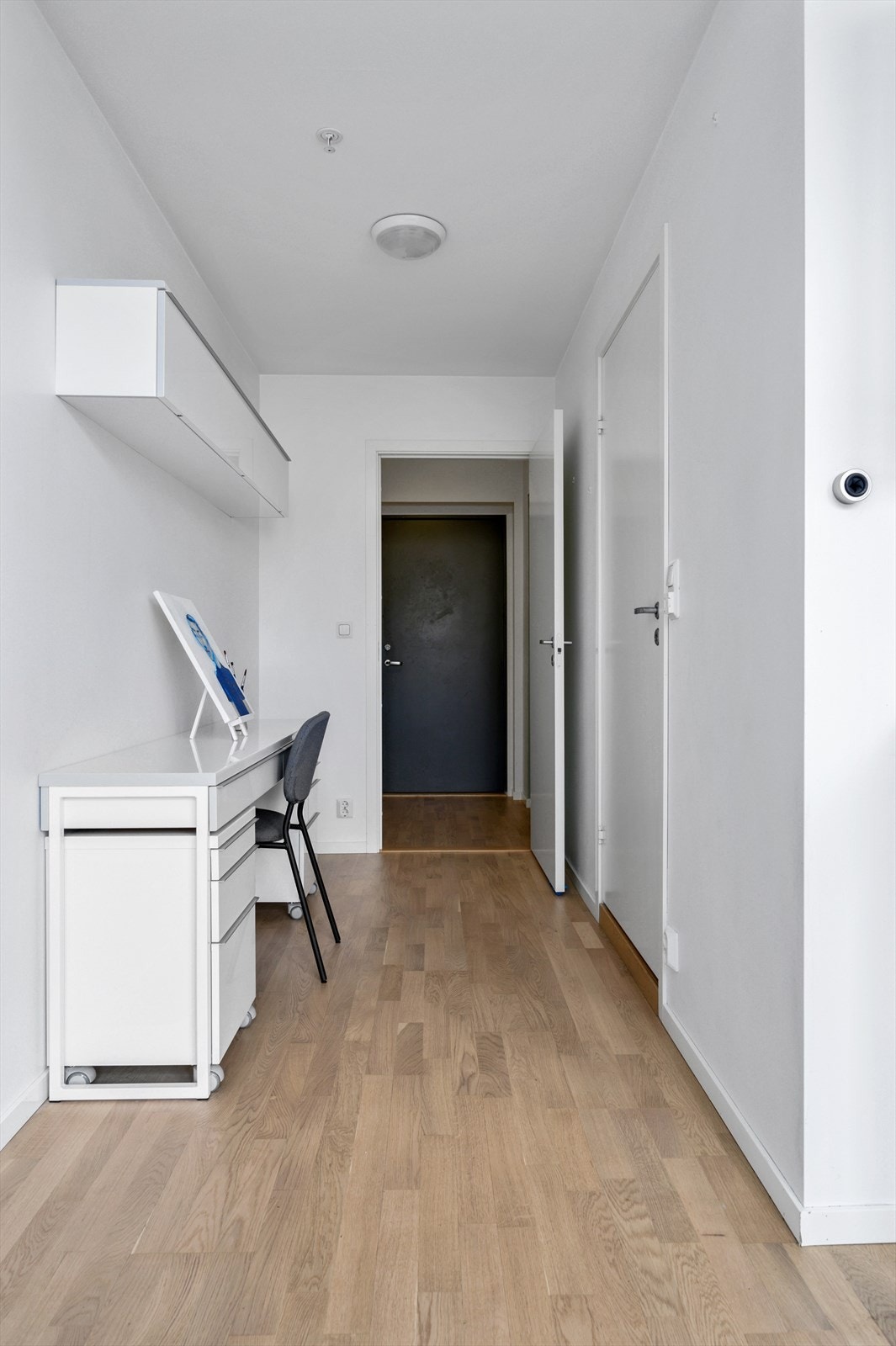 Stor mellomgang som har blitt benyttet som arbeidsplass Galleribilde